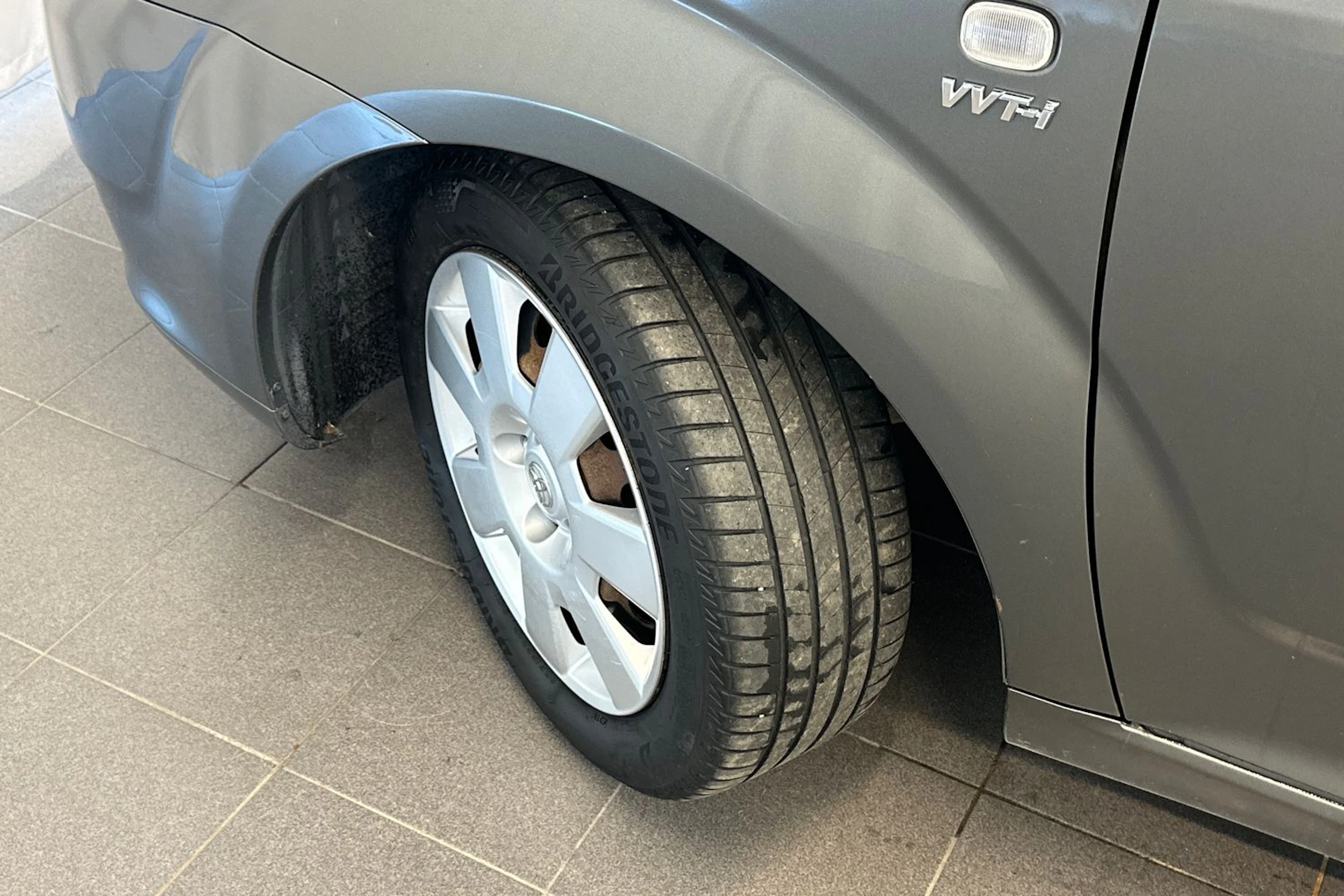 harmaa Toyota Corolla Verso 2005 kuva 24.