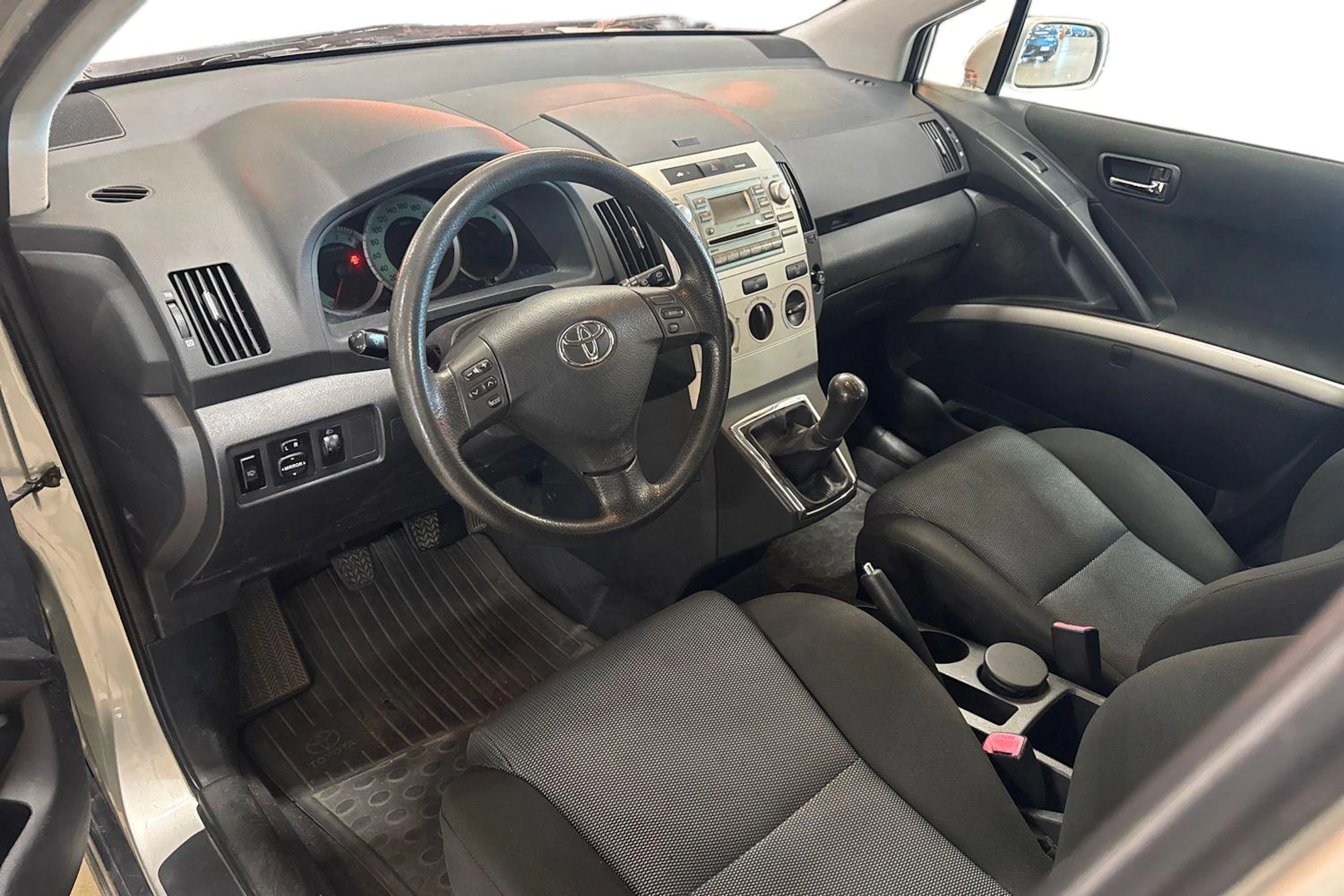 hopea Toyota Corolla Verso 2005 kuva 8.