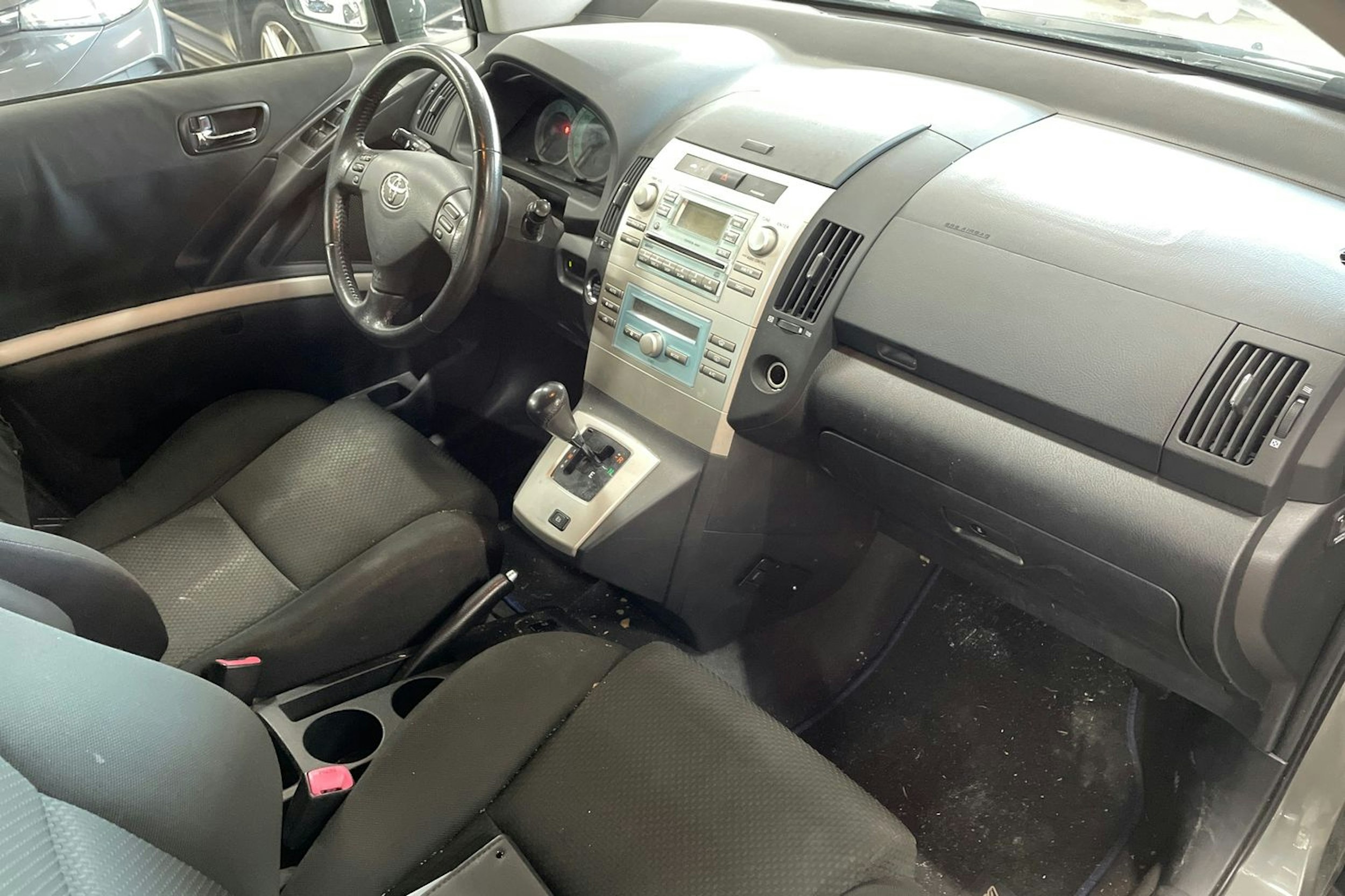 Hopea Toyota Corolla Verso 2005 kuva 14.