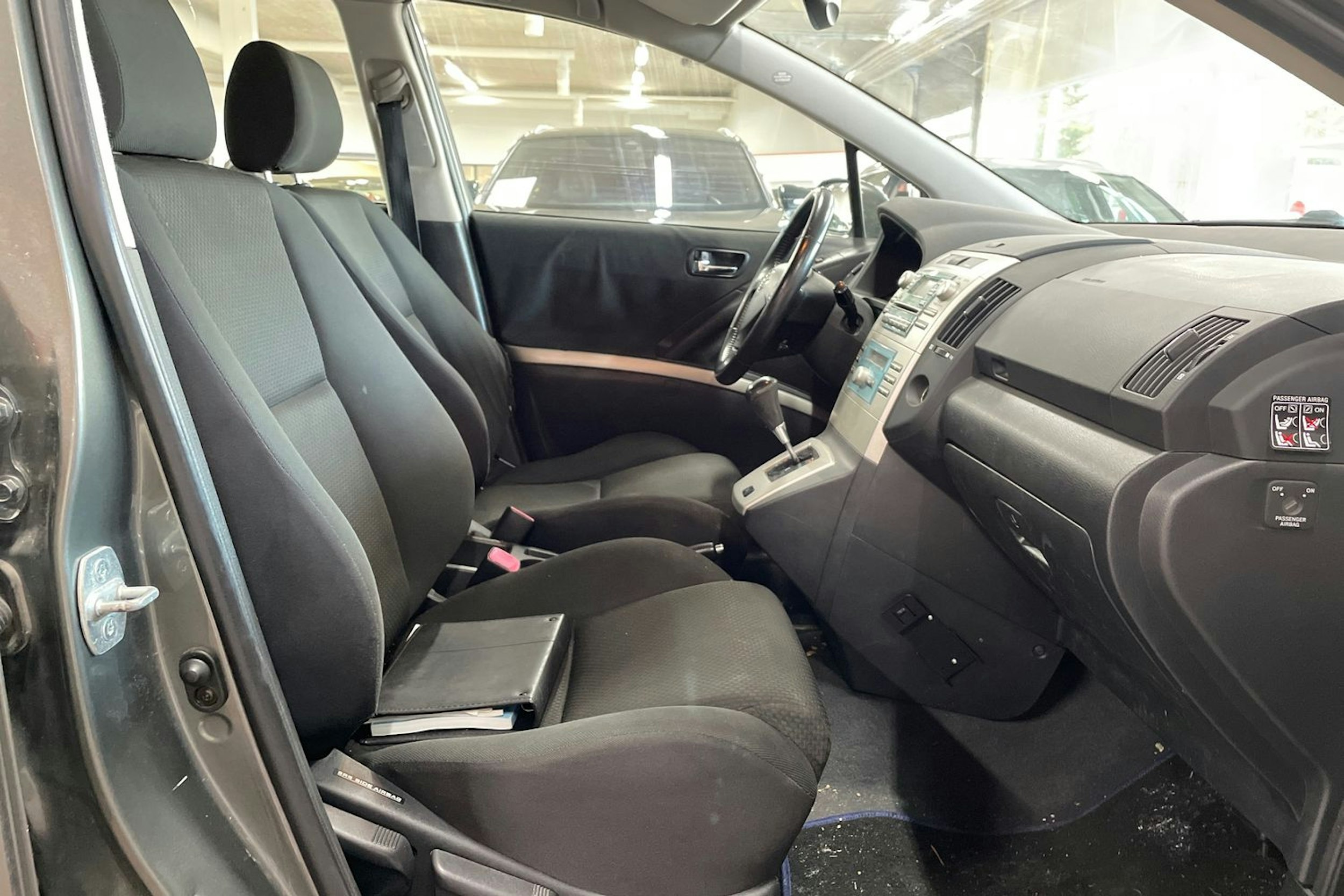 Hopea Toyota Corolla Verso 2005 kuva 15.