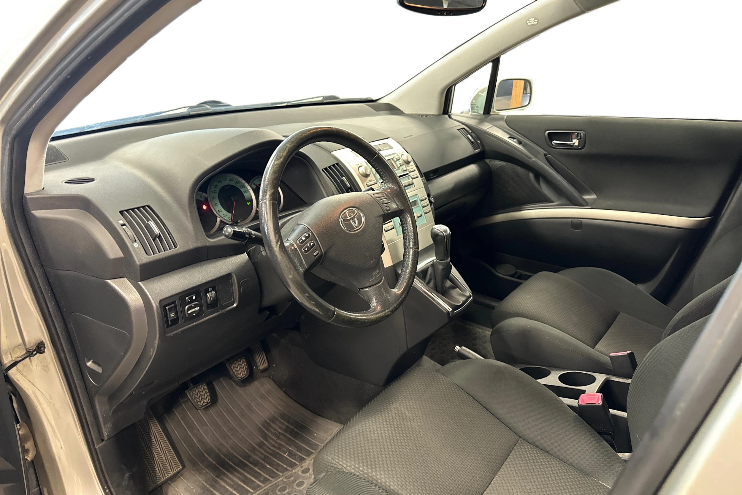 hopea Toyota Corolla Verso 2005 kuva 3.