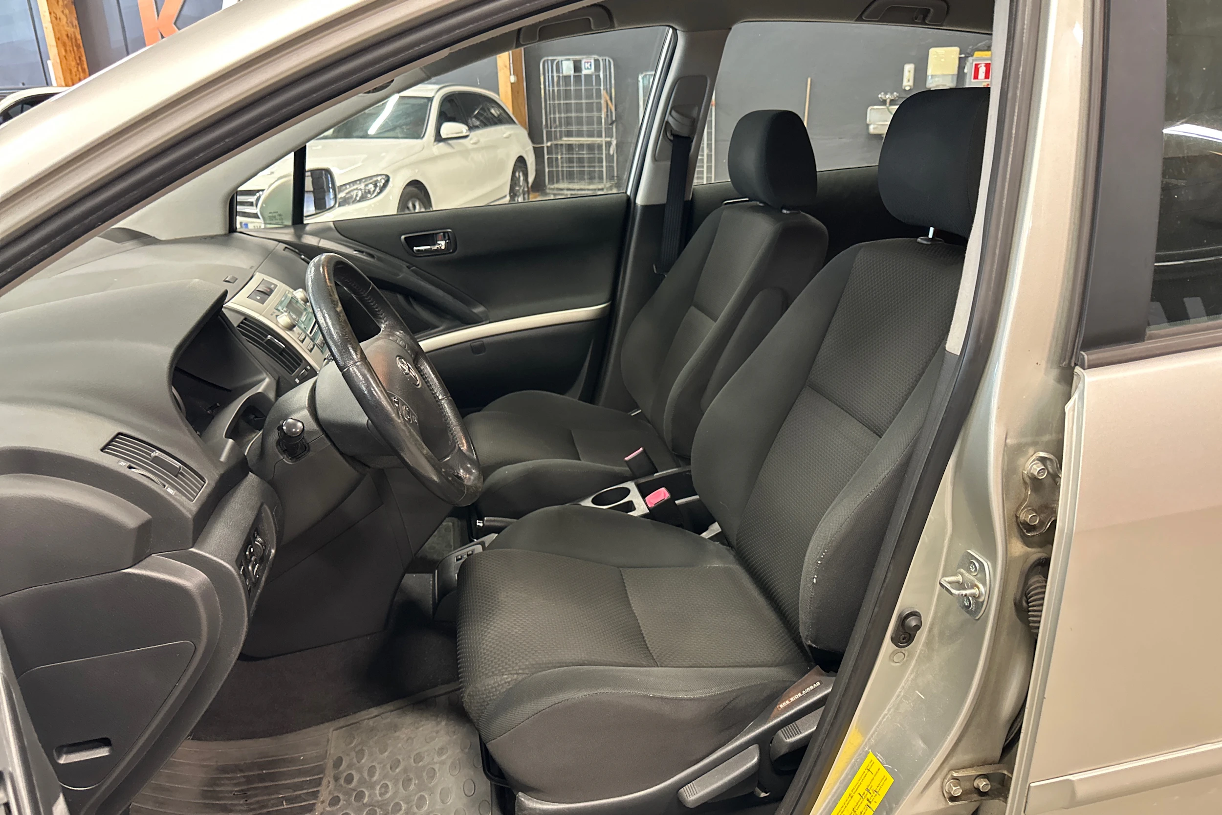 hopea Toyota Corolla Verso 2005 kuva 4.