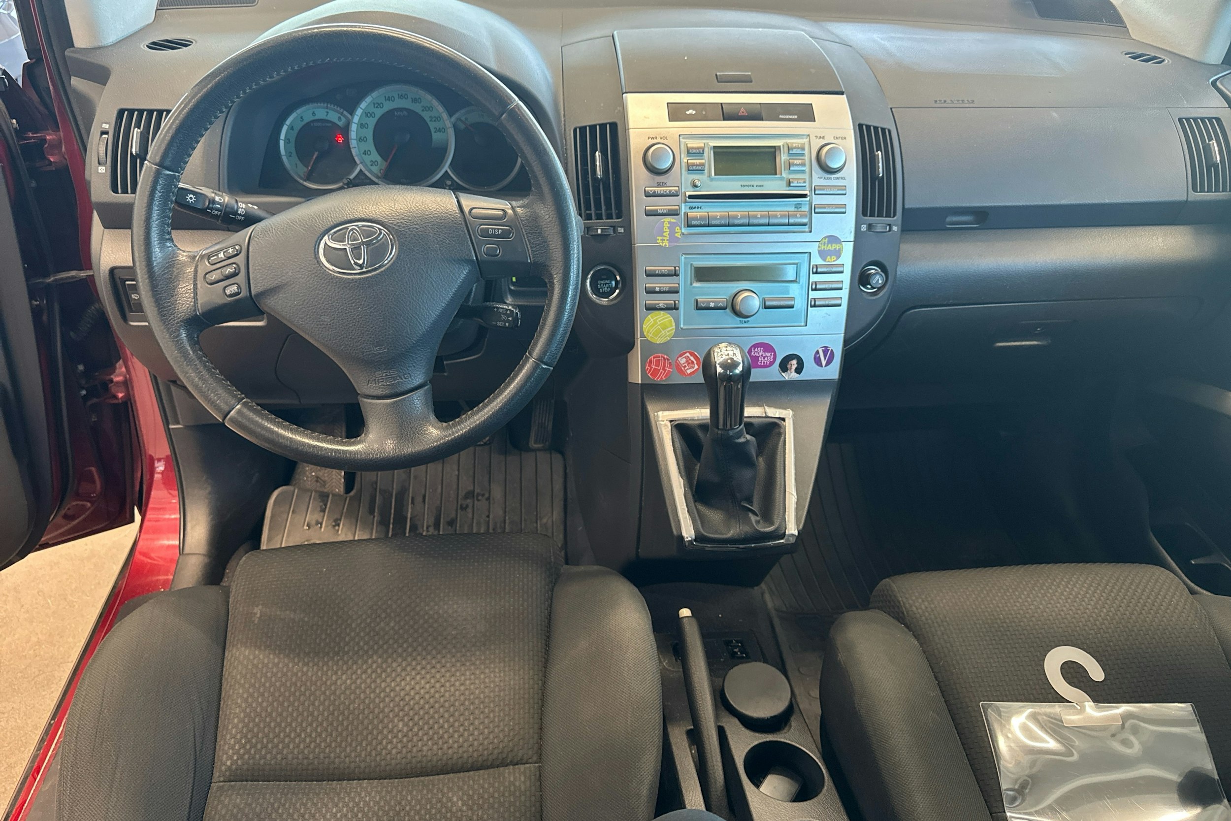 Punainen Toyota Corolla Verso 2005 kuva 7.