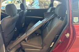 Punainen Toyota Corolla Verso 2005 kuva 8.