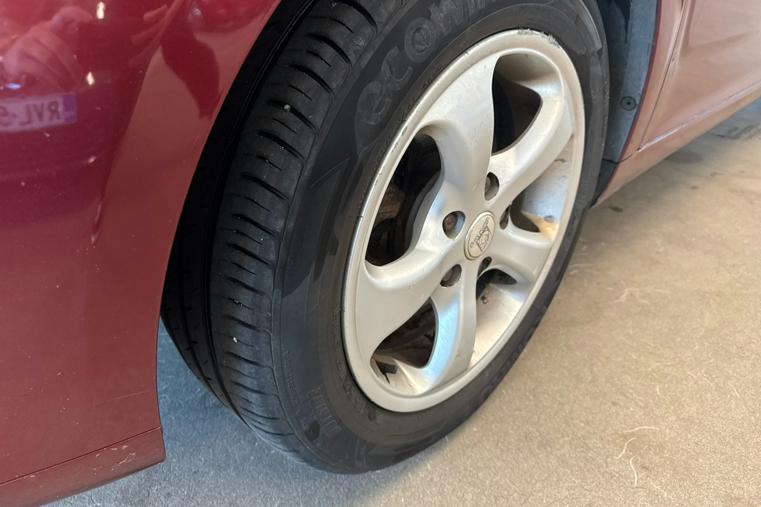 Punainen Toyota Corolla Verso 2005 kuva 10.