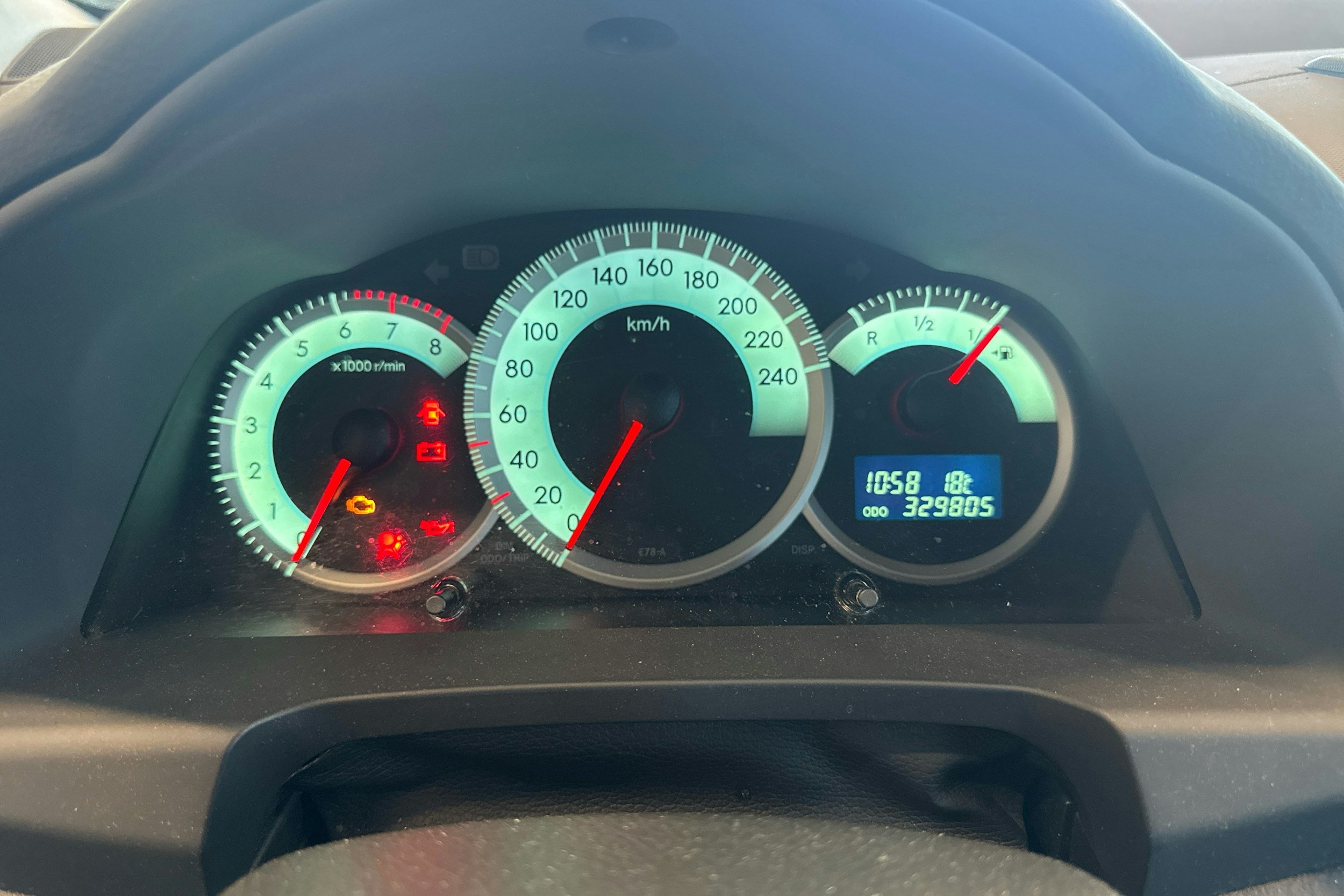 Punainen Toyota Corolla Verso 2005 kuva 14.