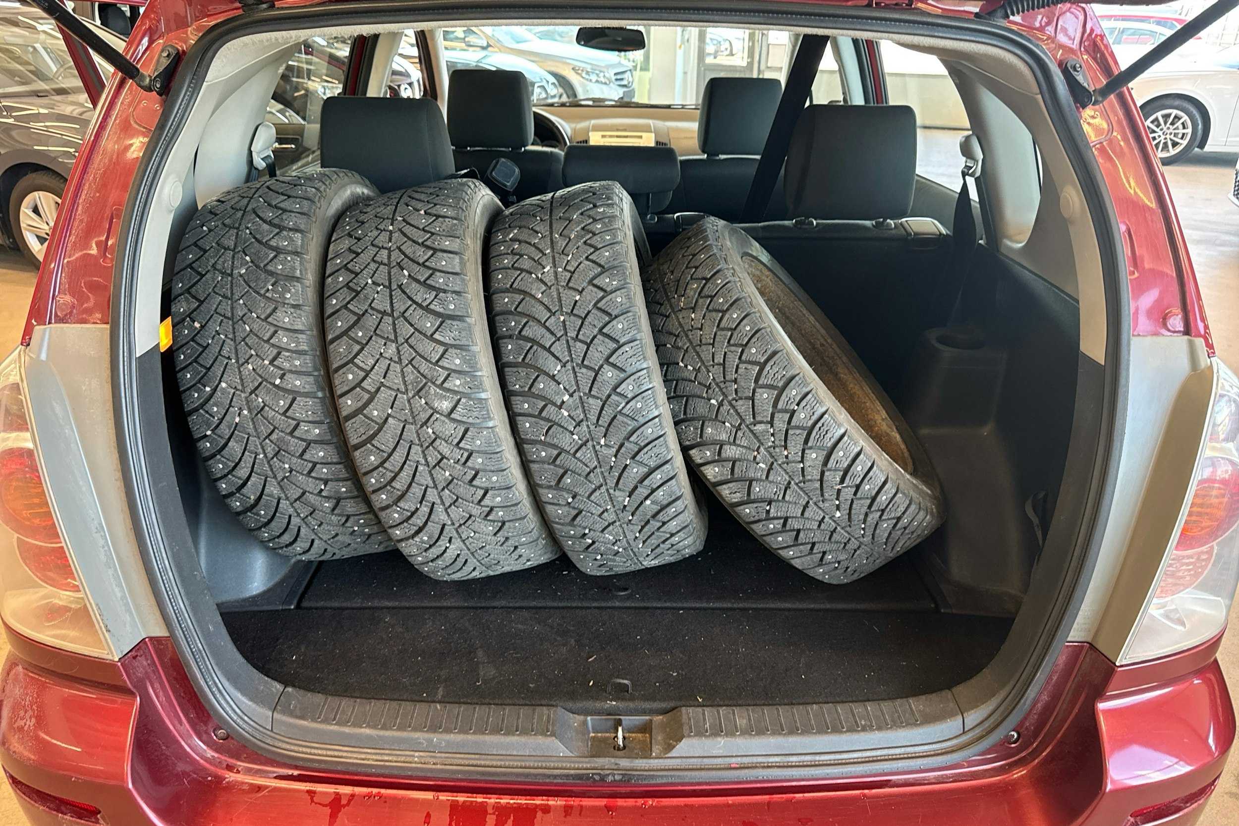 Punainen Toyota Corolla Verso 2005 kuva 16.