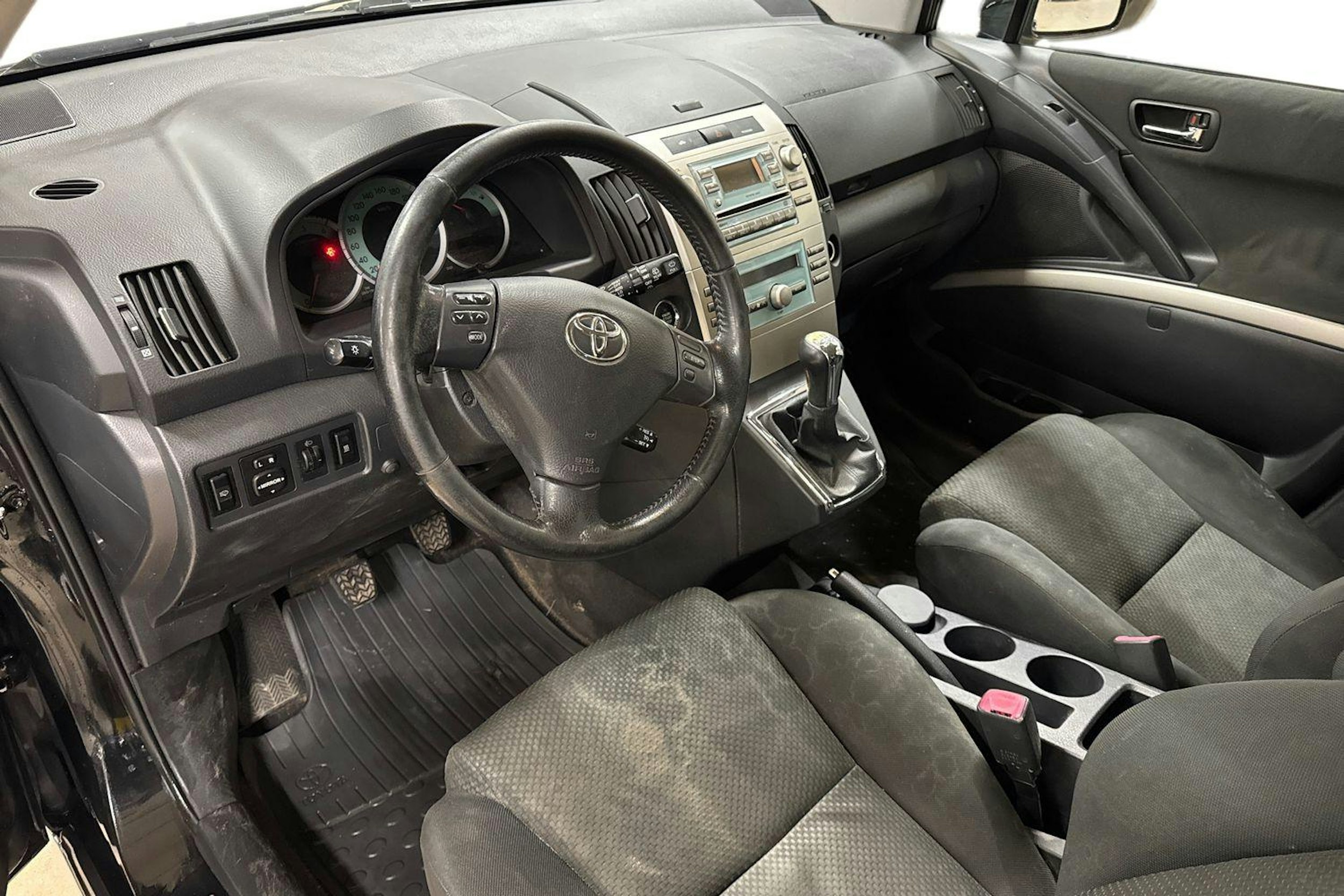 Musta Toyota Corolla Verso 2006 kuva 7.