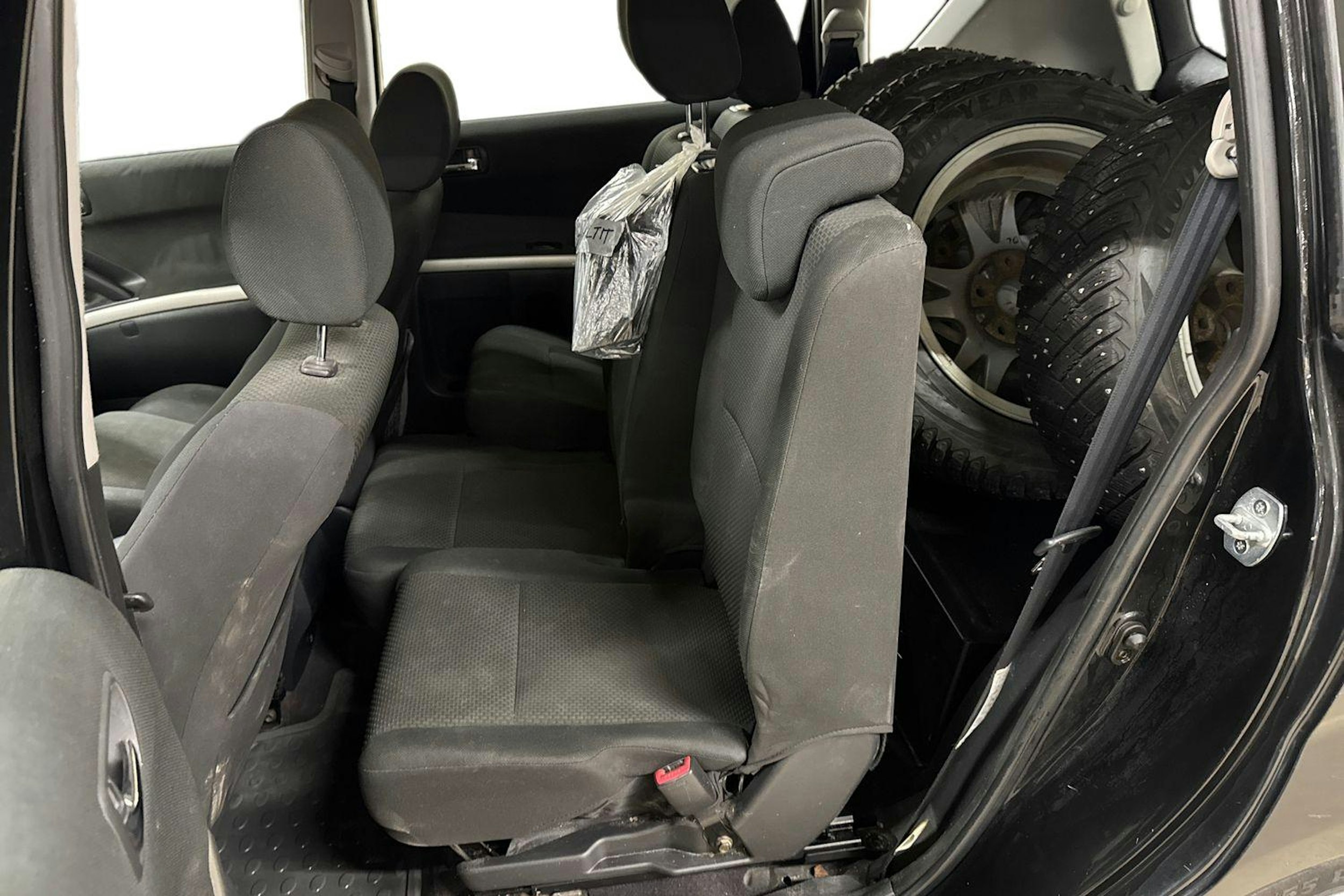 Musta Toyota Corolla Verso 2006 kuva 10.