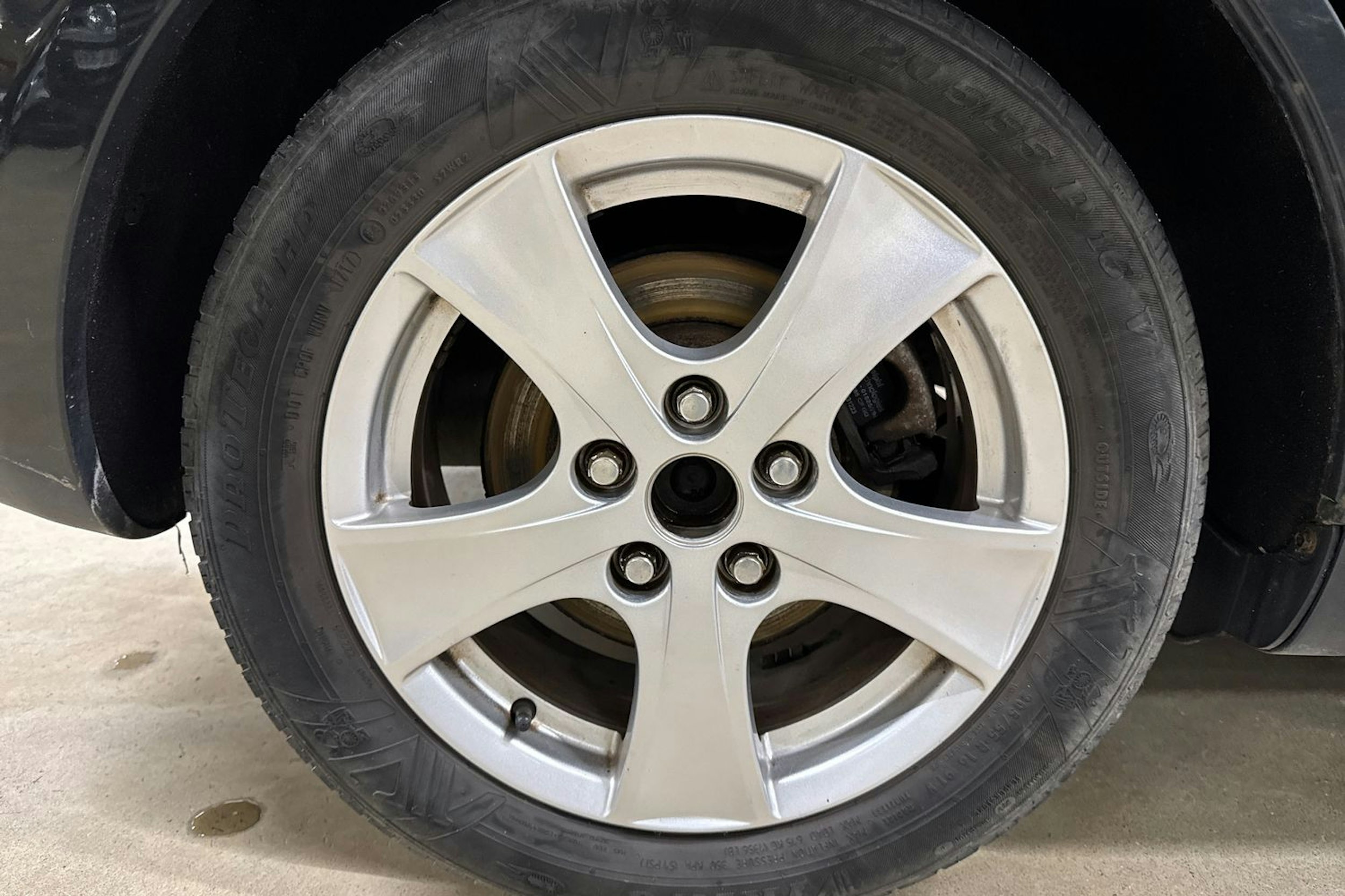 Musta Toyota Corolla Verso 2006 kuva 13.