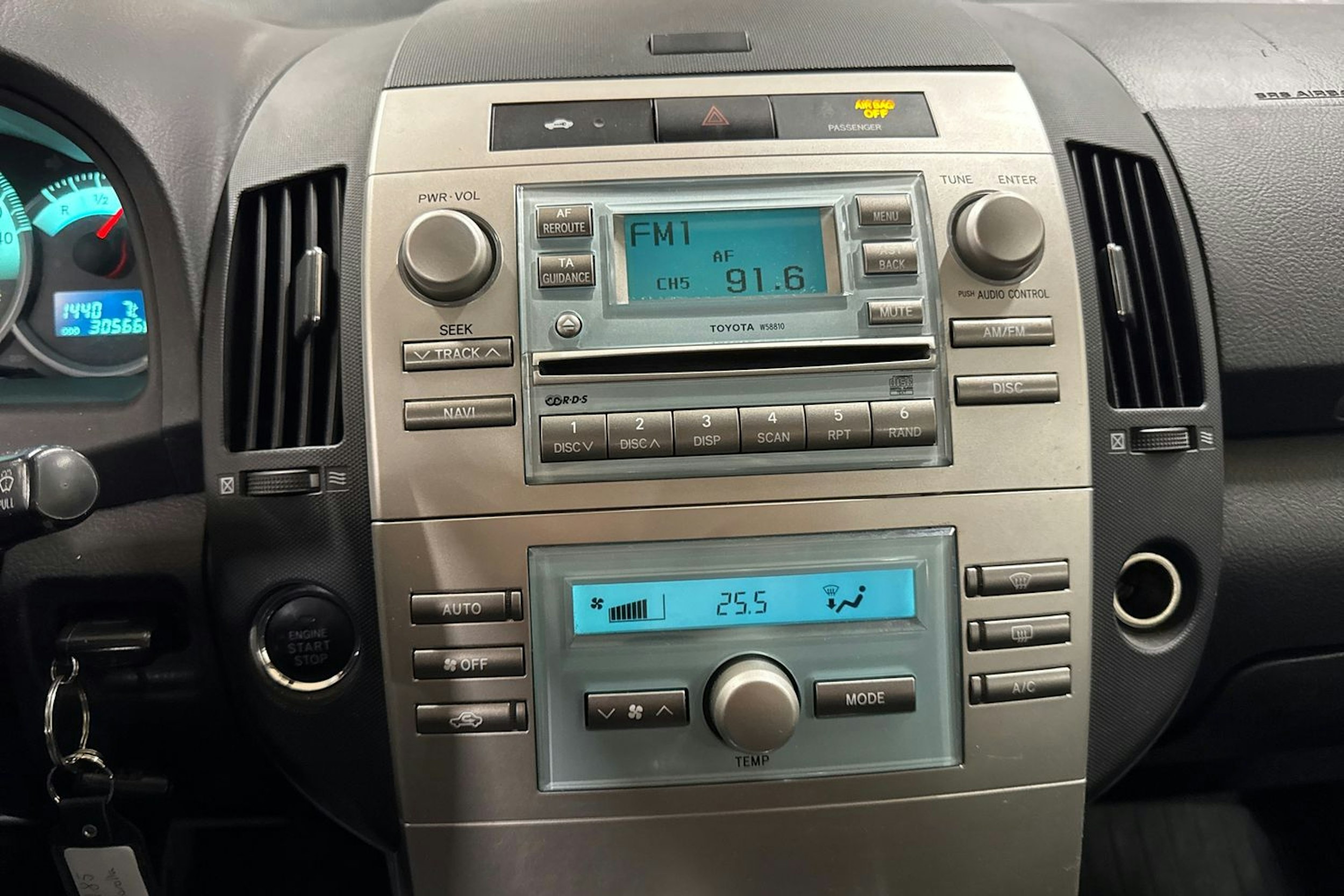 Musta Toyota Corolla Verso 2006 kuva 20.