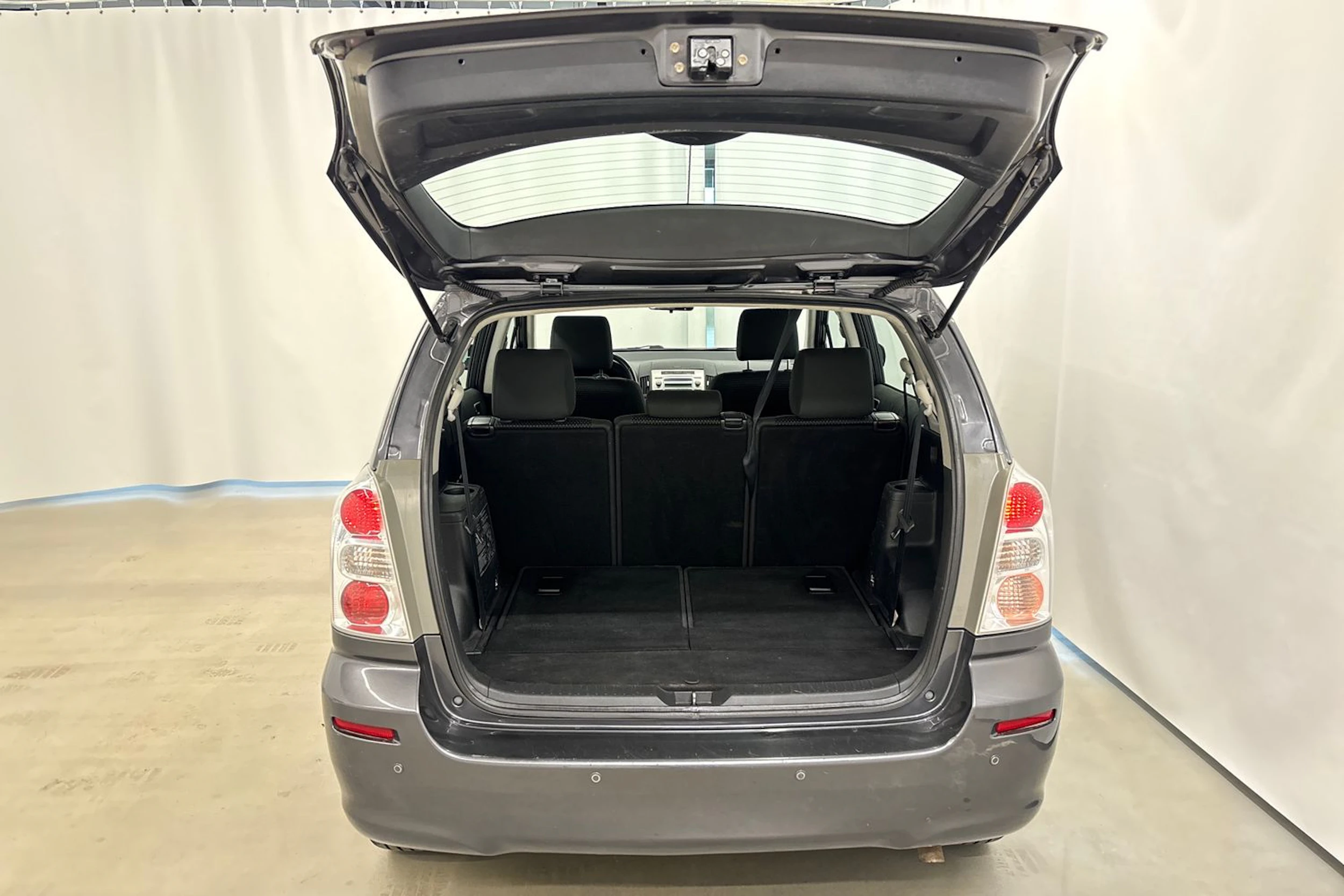 harmaa Toyota Corolla Verso 2008 kuva 16.