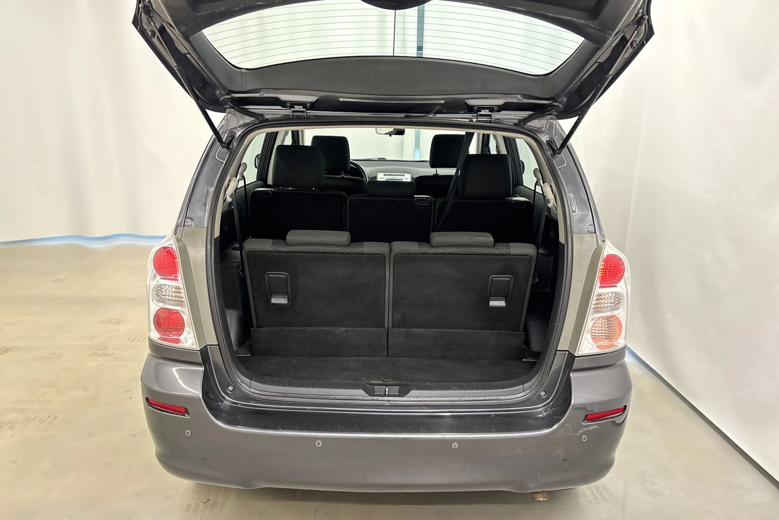 harmaa Toyota Corolla Verso 2008 kuva 18.