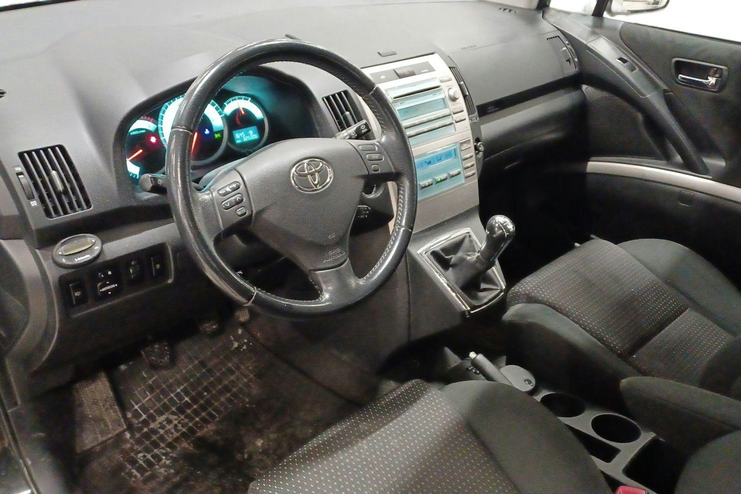 musta Toyota Corolla Verso 2008 kuva 3.