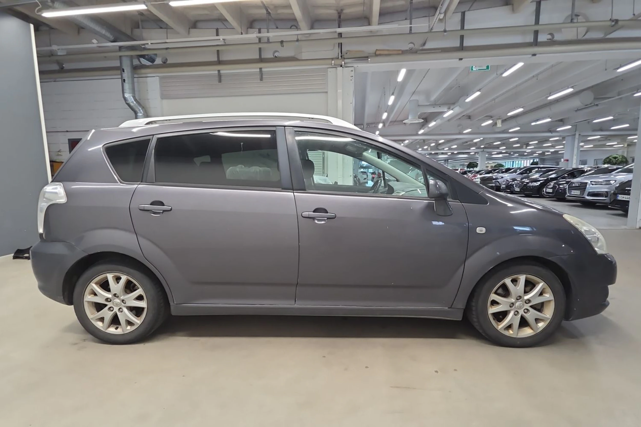 Harmaa Toyota Corolla Verso 2009 kuva 12.