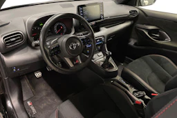musta Toyota GR Yaris 2023 kuva 6.