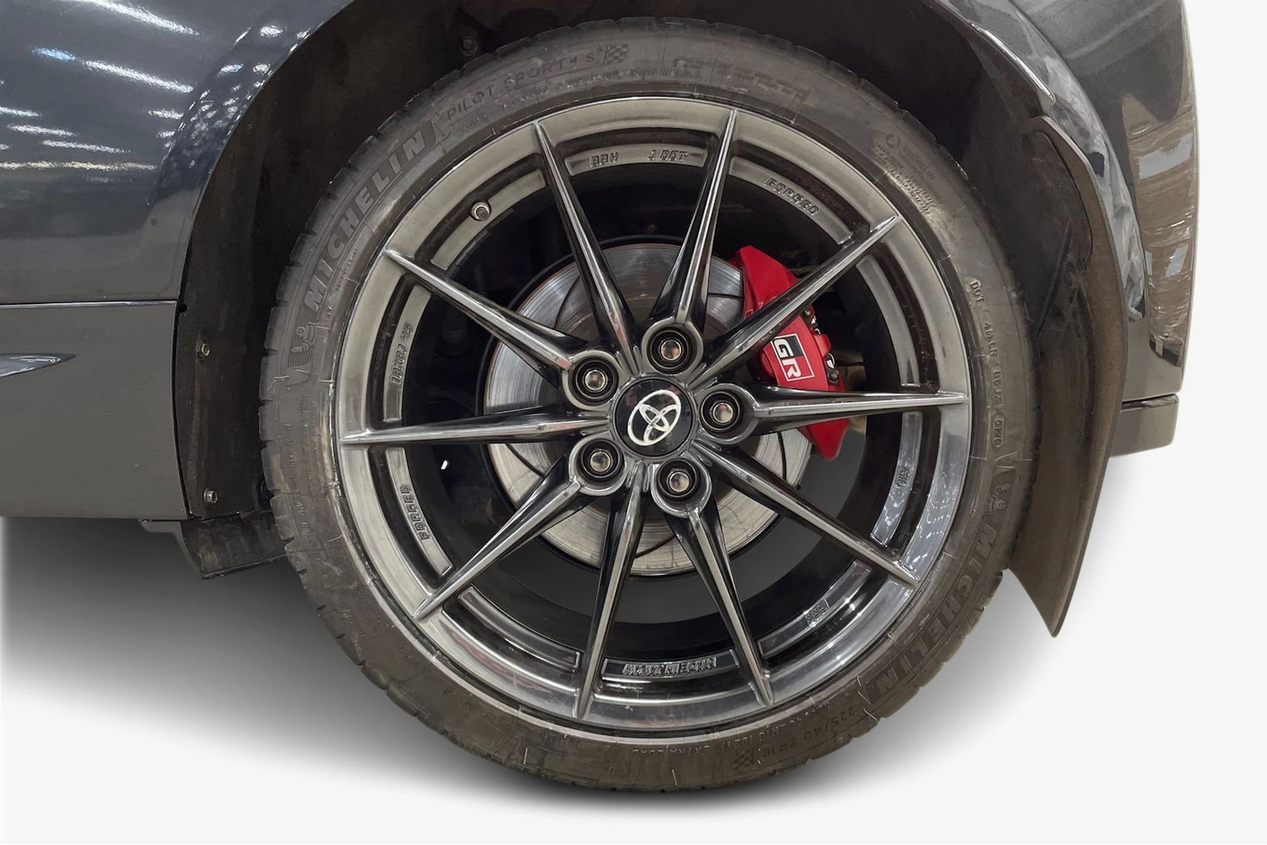 musta Toyota GR Yaris 2023 kuva 9.