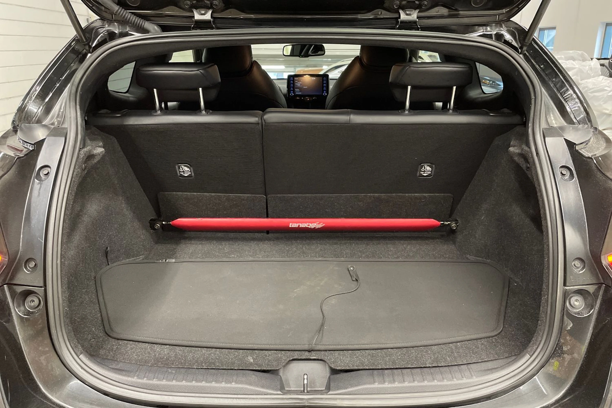 musta Toyota GR Yaris 2023 kuva 11.
