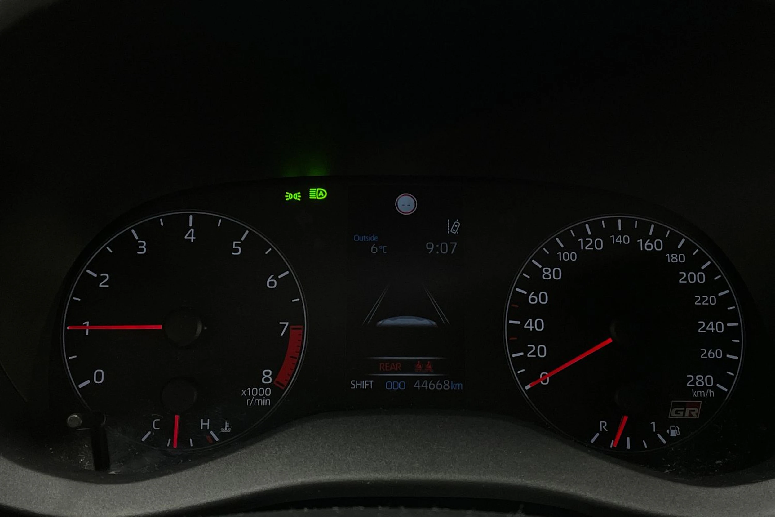 musta Toyota GR Yaris 2023 kuva 12.