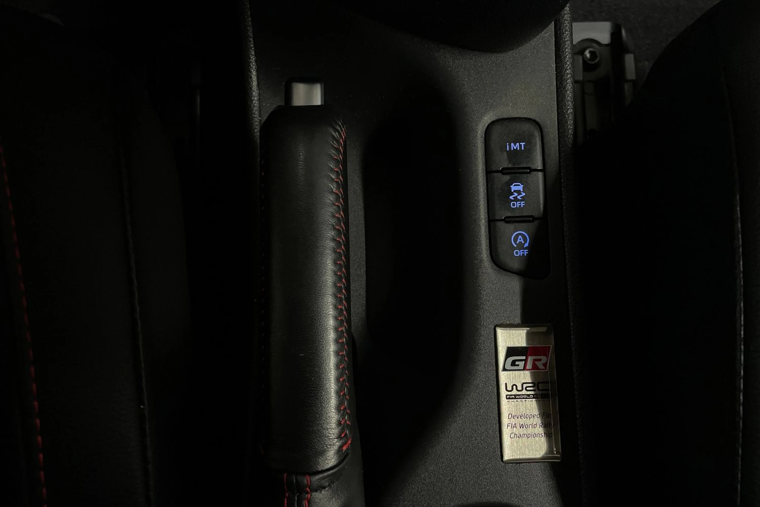 musta Toyota GR Yaris 2023 kuva 17.