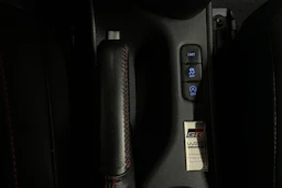 musta Toyota GR Yaris 2023 kuva 17.