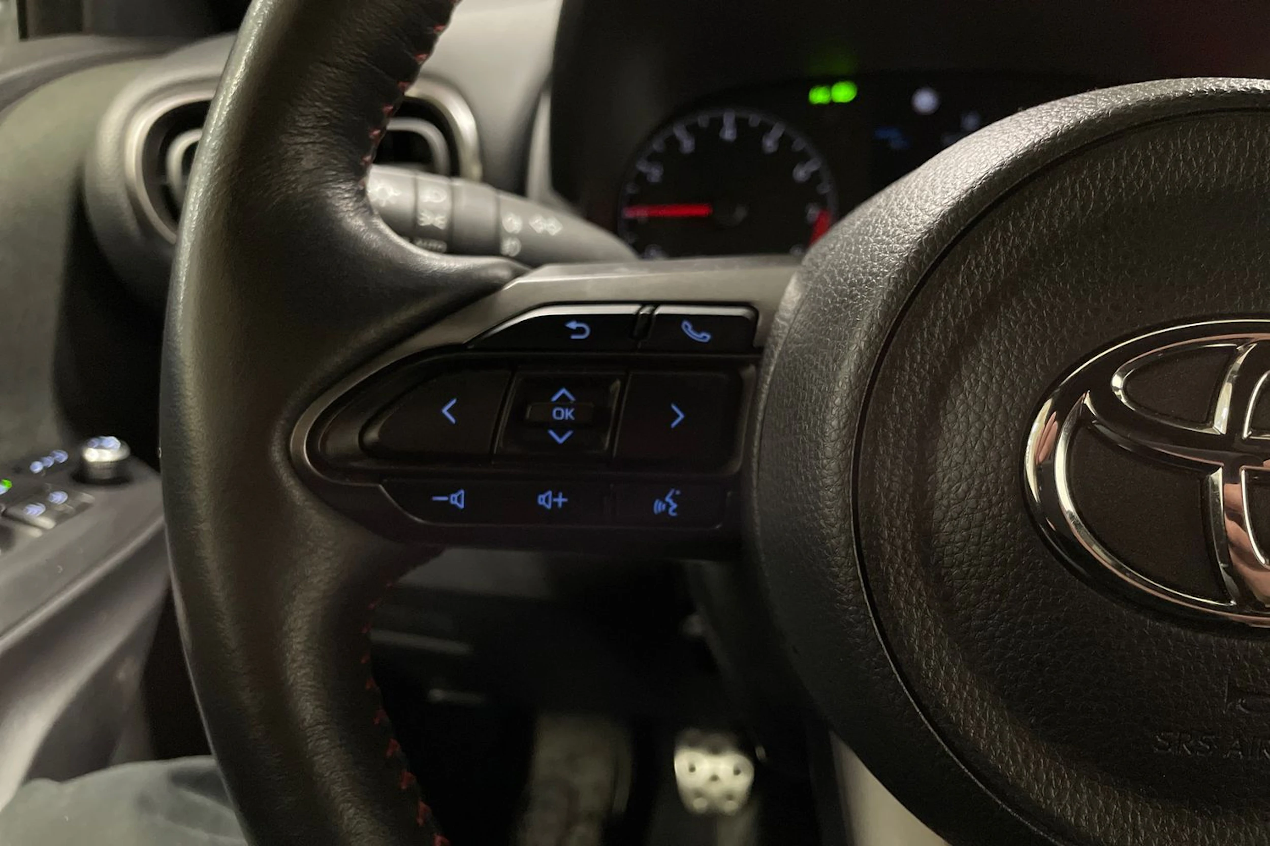 musta Toyota GR Yaris 2023 kuva 19.