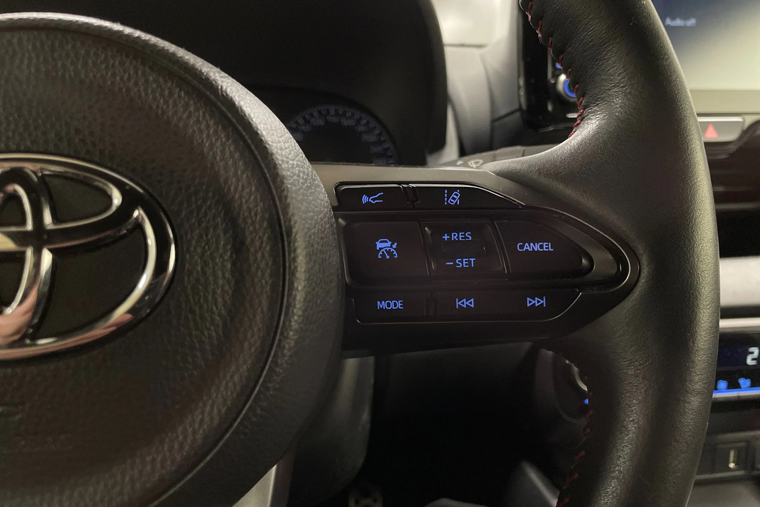 musta Toyota GR Yaris 2023 kuva 20.