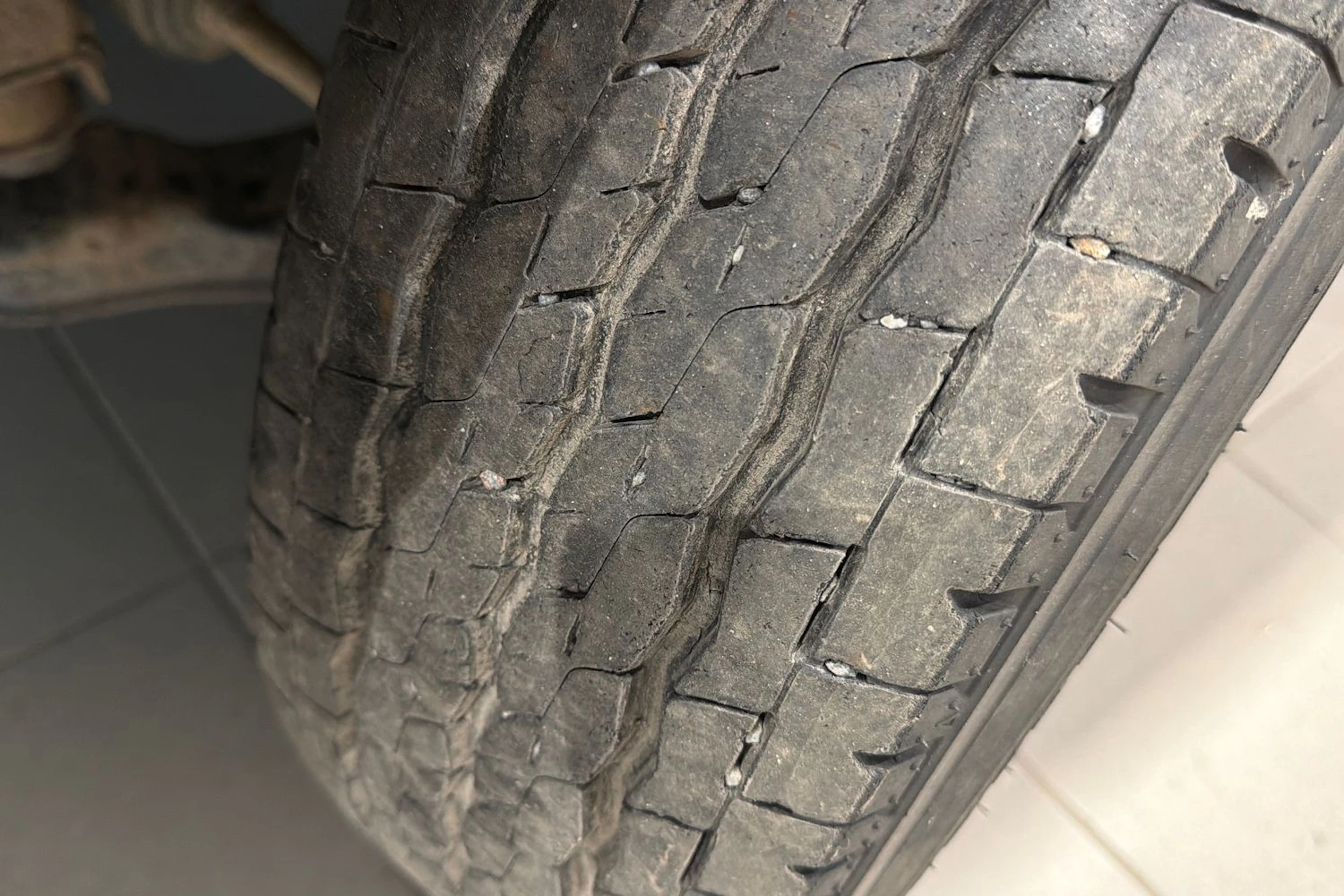 sininen Toyota HIACE 2011 kuva 13.