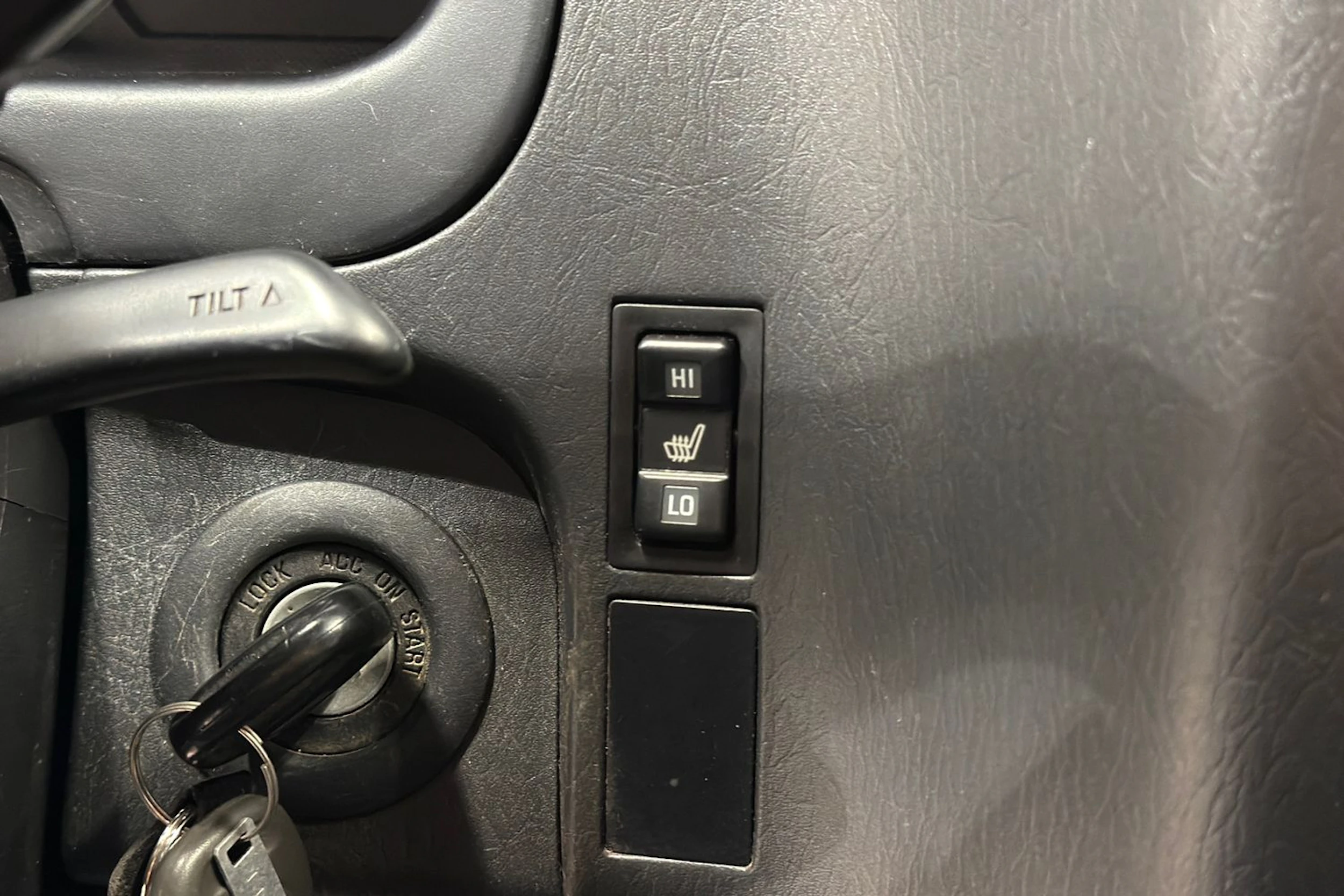 sininen Toyota HIACE 2011 kuva 16.