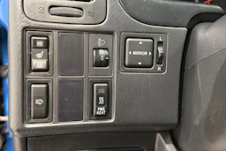 sininen Toyota HIACE 2011 kuva 17.