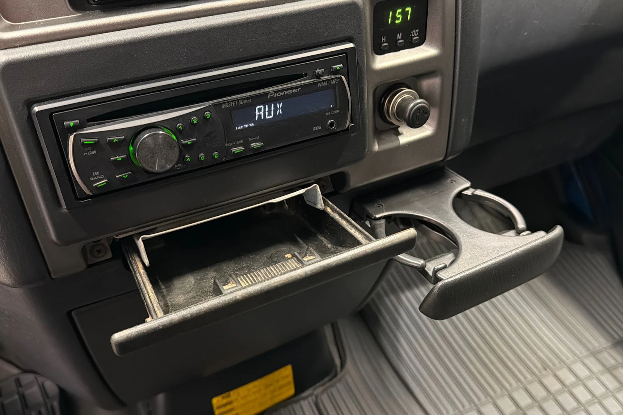 sininen Toyota HIACE 2011 kuva 19.