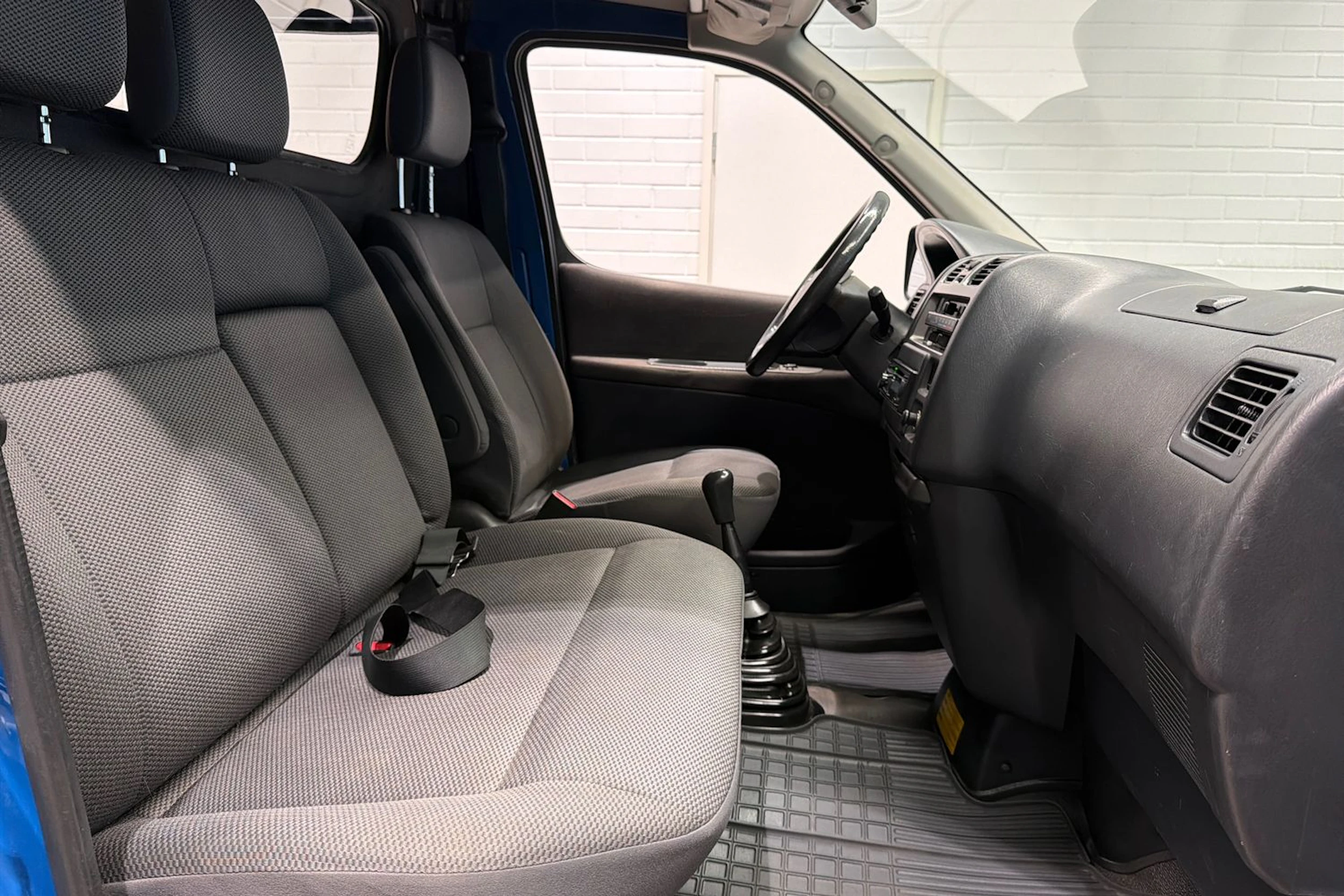 sininen Toyota HIACE 2011 kuva 21.