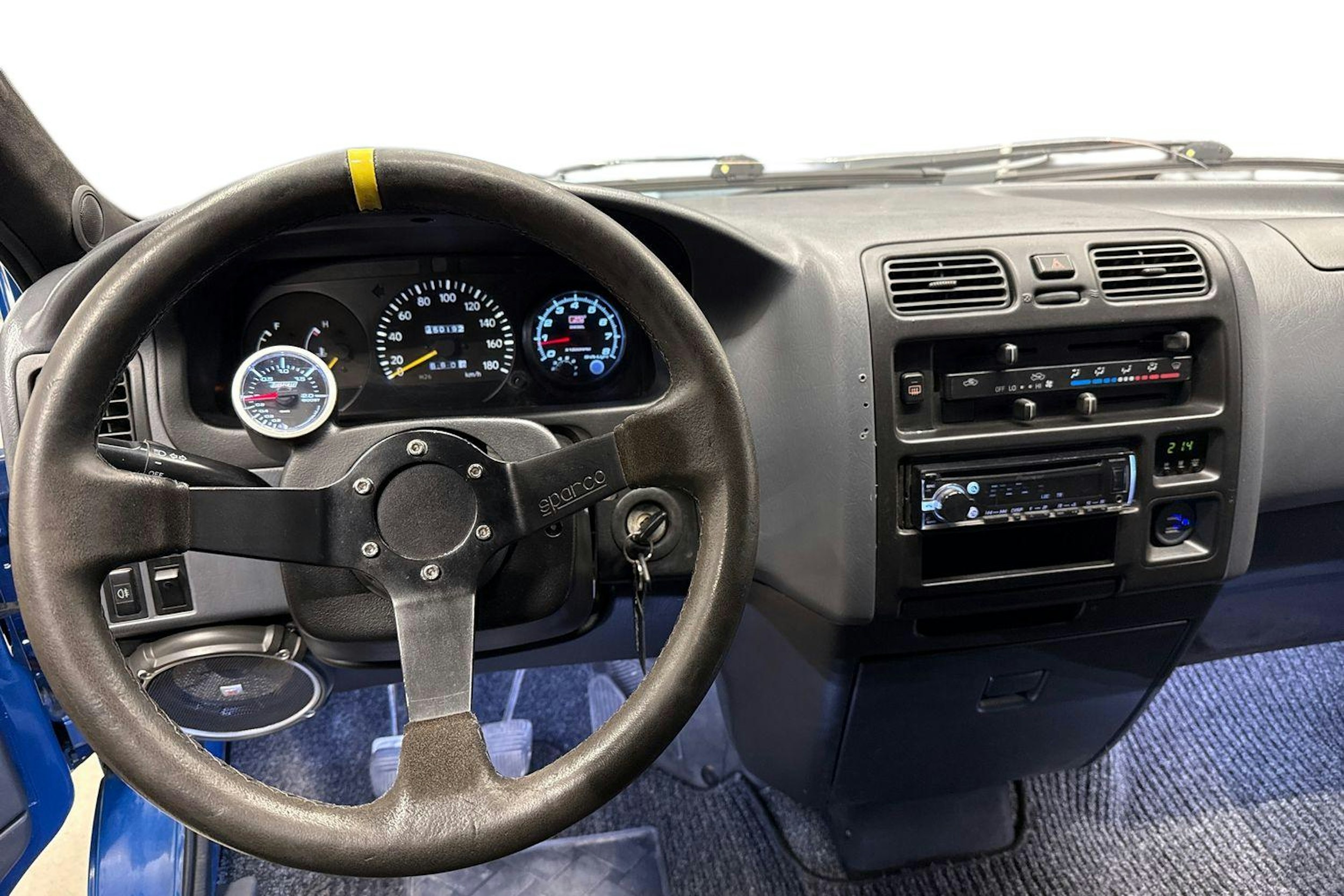 sininen Toyota Hiace 1997 kuva 7.