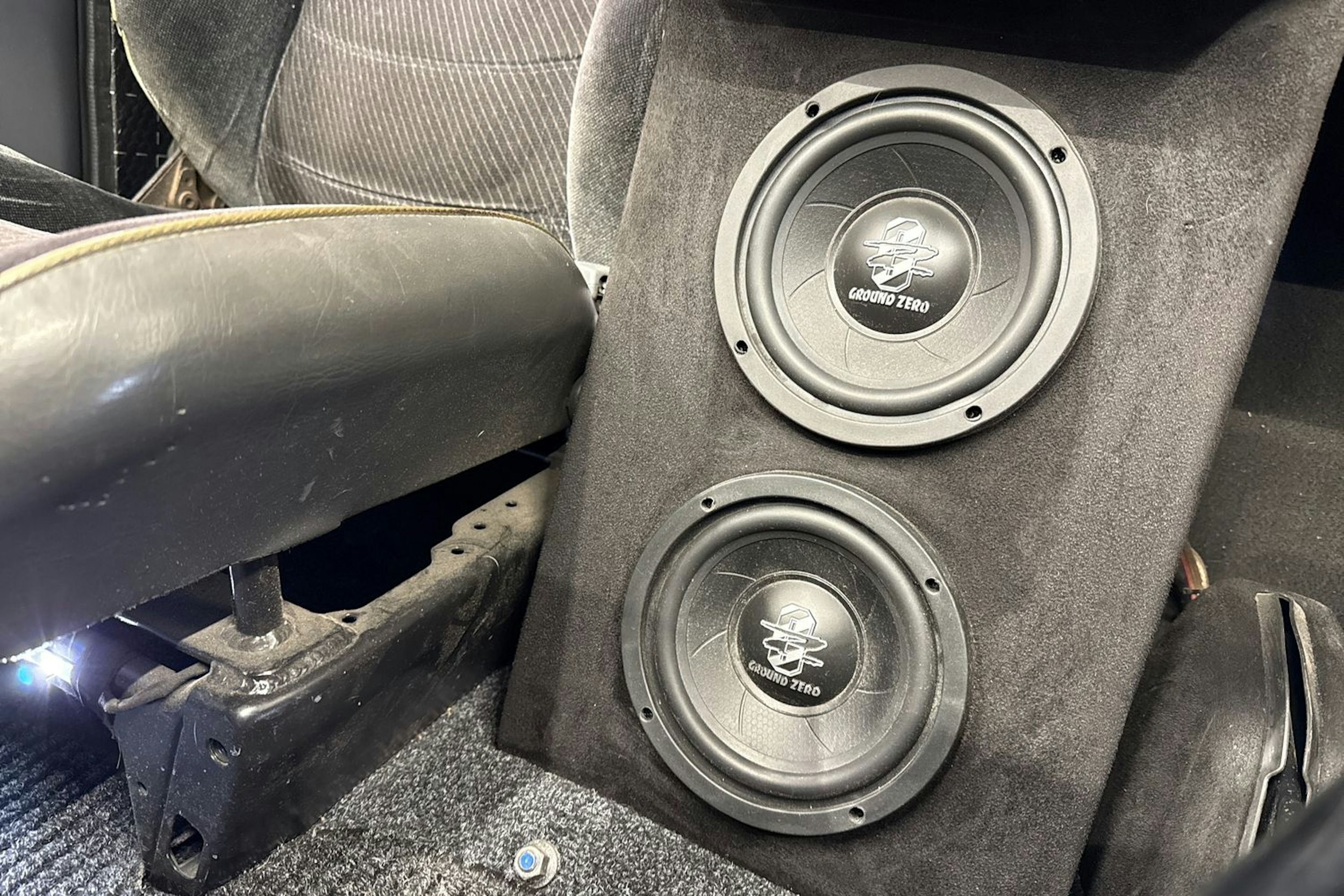 sininen Toyota Hiace 1997 kuva 13.