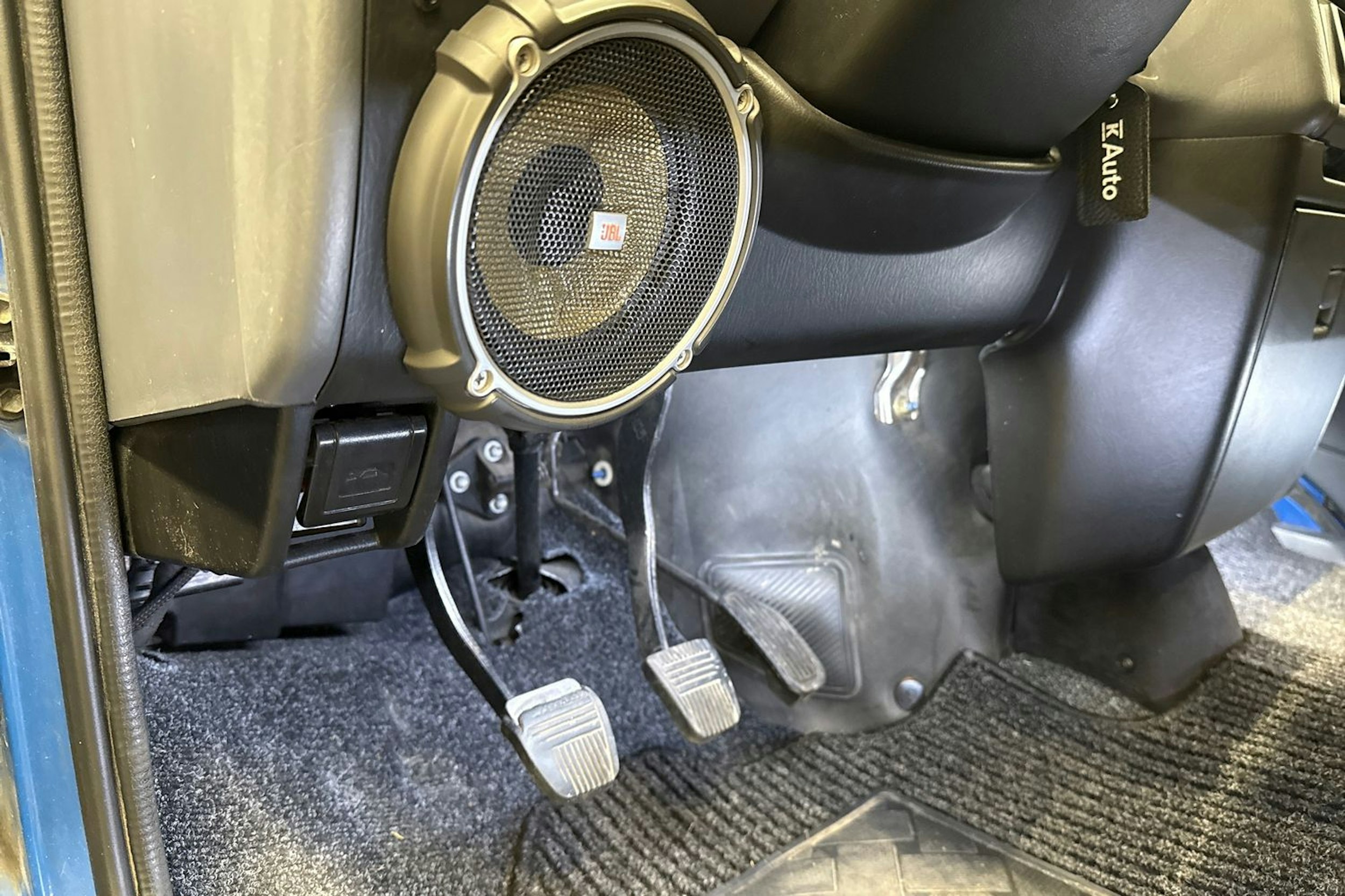 sininen Toyota Hiace 1997 kuva 14.