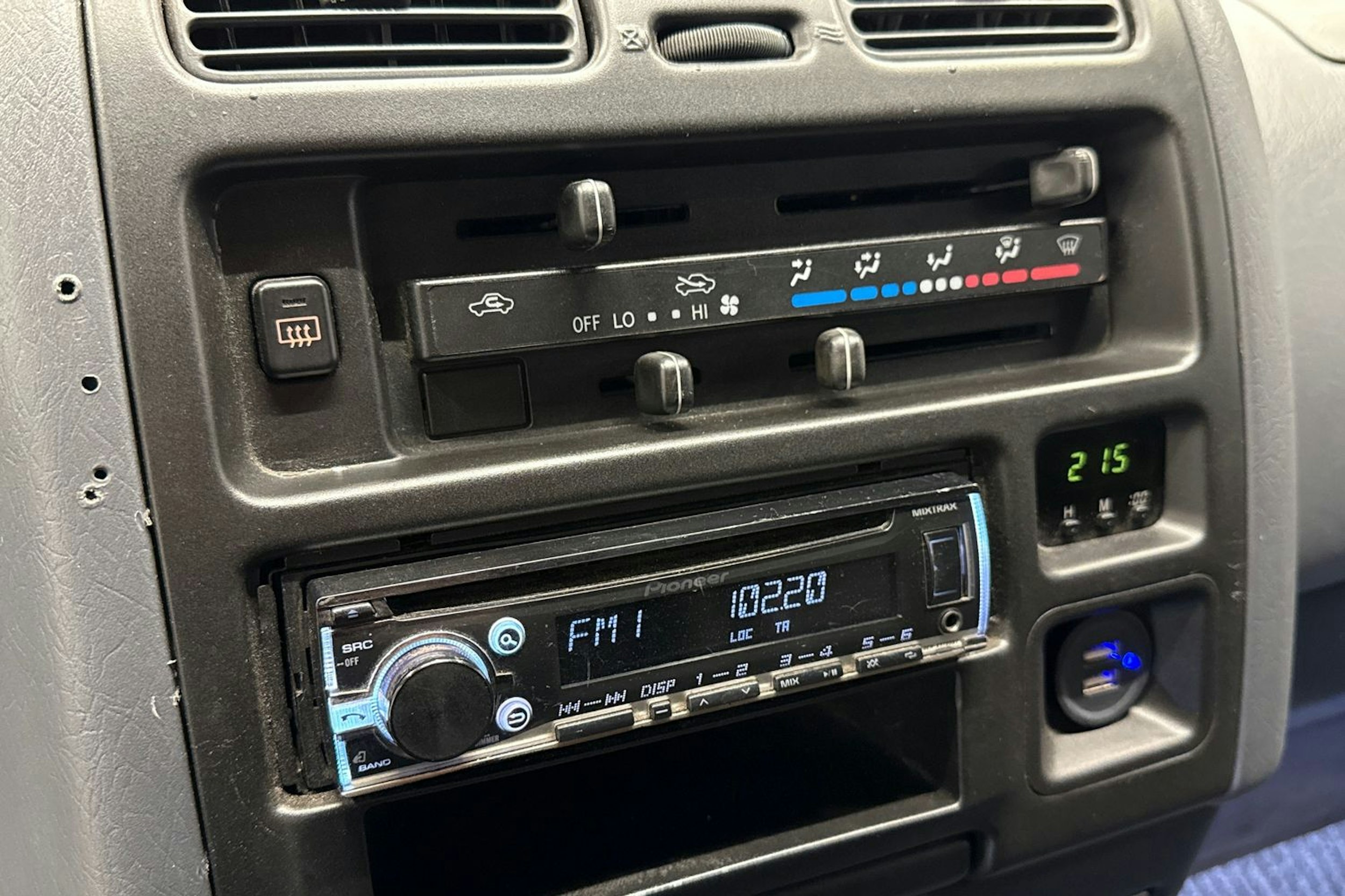 sininen Toyota Hiace 1997 kuva 17.