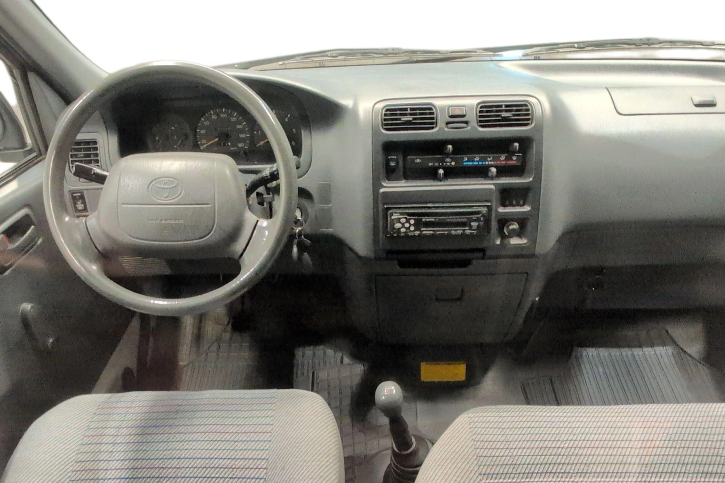 valkoinen Toyota Hiace 1998 kuva 9.