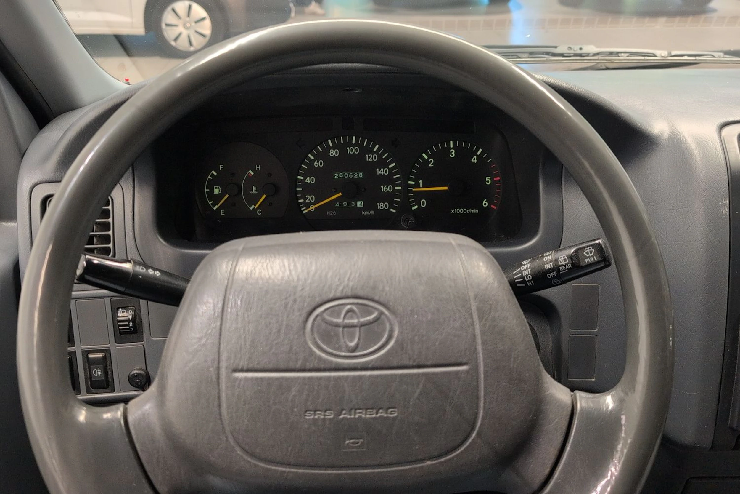 valkoinen Toyota Hiace 1998 kuva 13.
