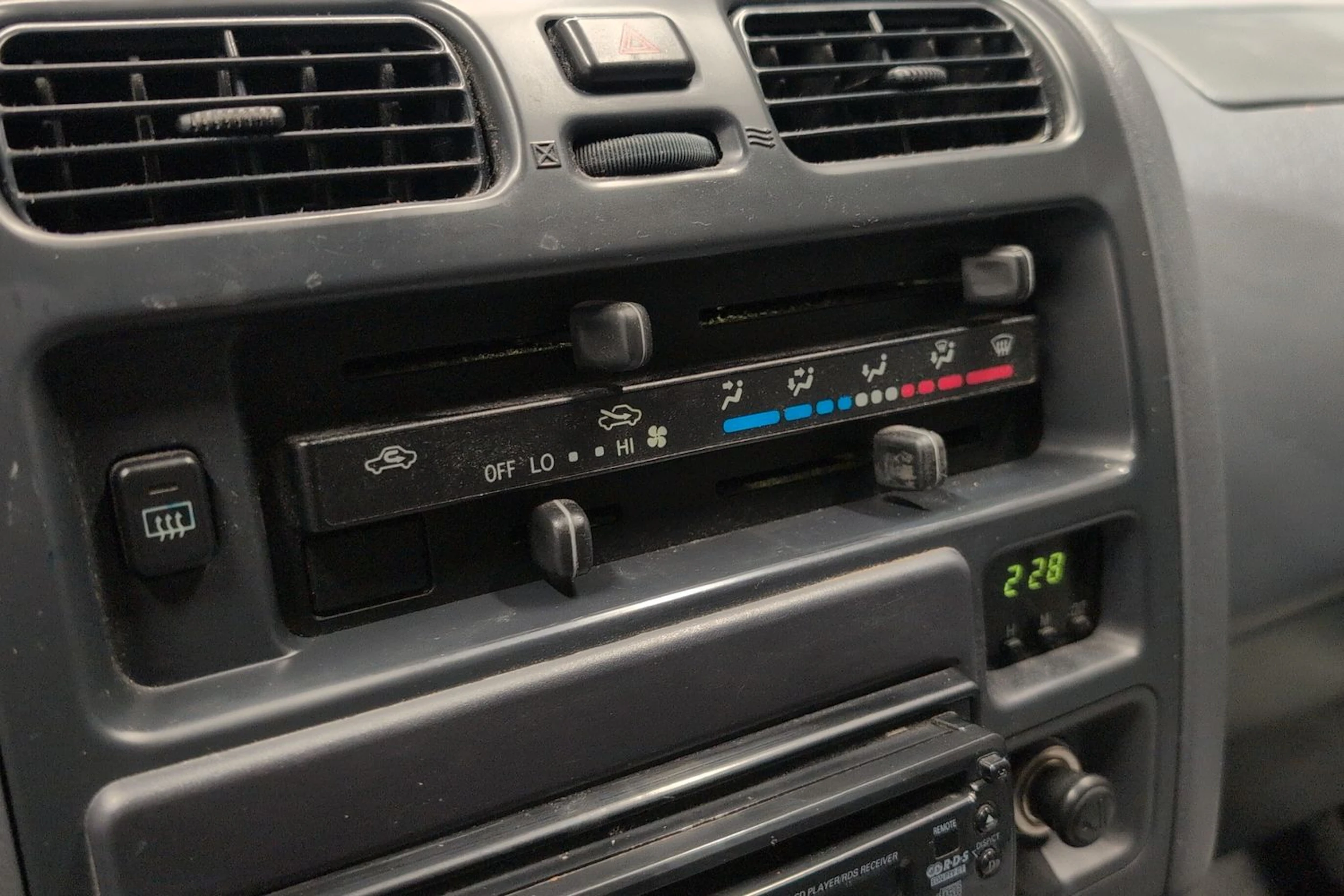valkoinen Toyota Hiace 1998 kuva 16.