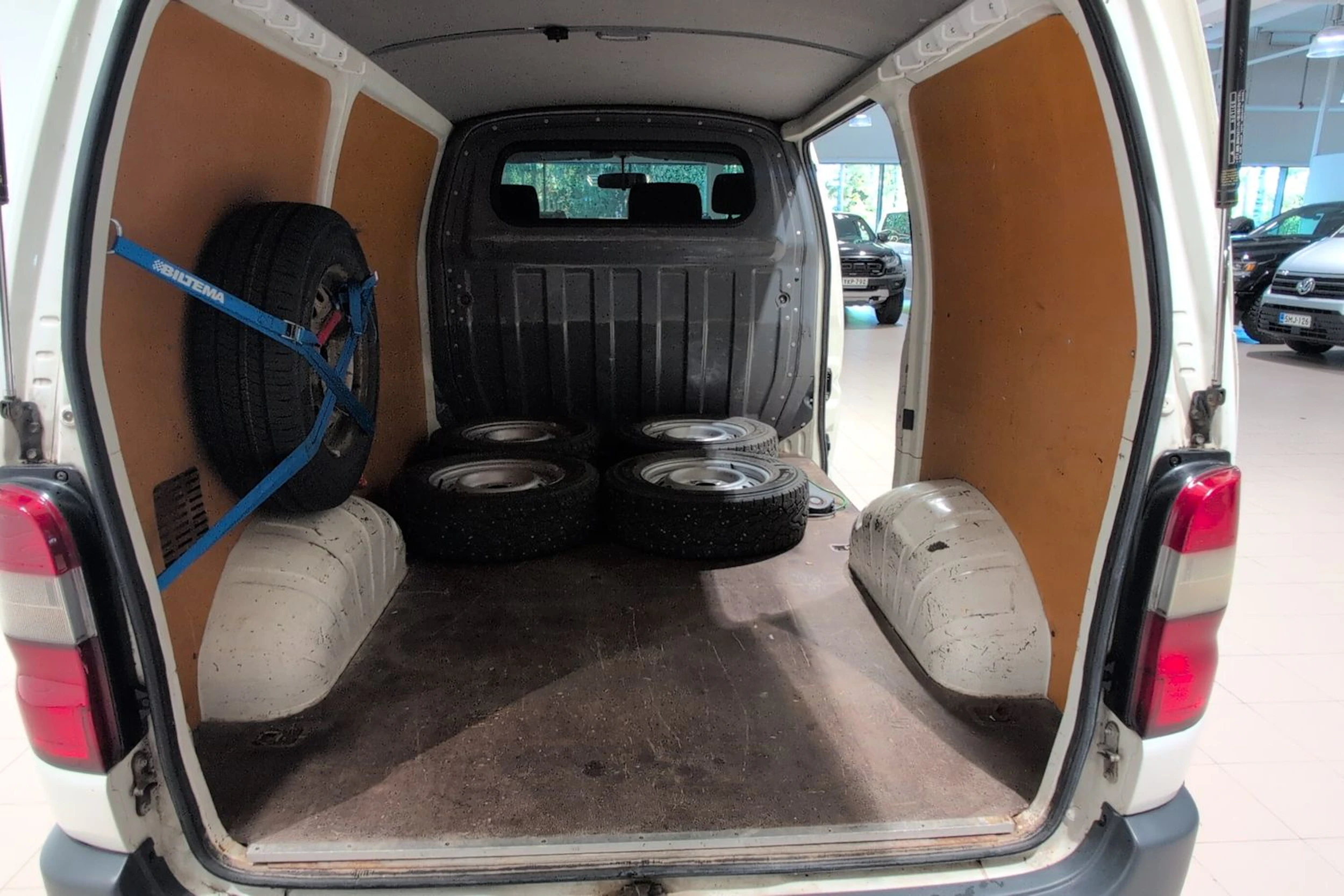 valkoinen Toyota Hiace 1998 kuva 19.
