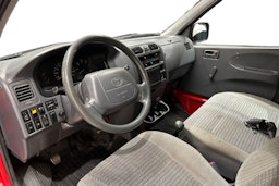 Punainen Toyota HIACE 1999 kuva 7.