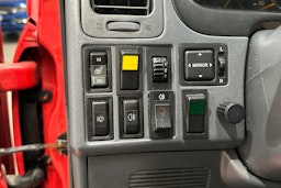 Punainen Toyota HIACE 1999 kuva 14.
