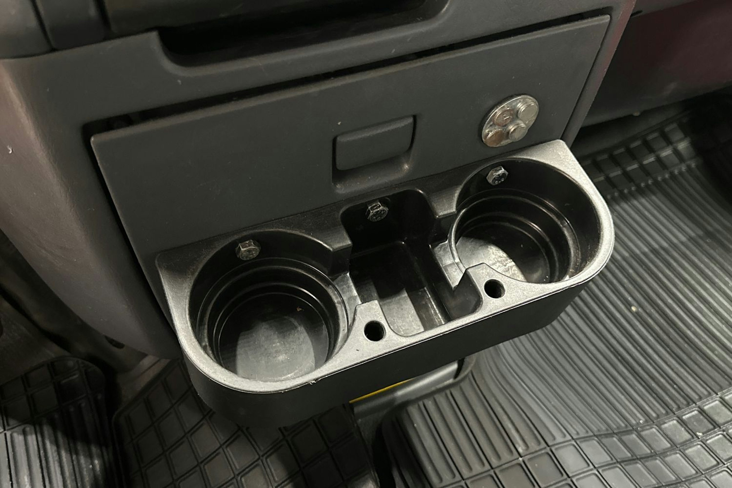 Punainen Toyota HIACE 1999 kuva 16.