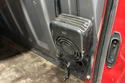Punainen Toyota HIACE 1999 kuva 19.