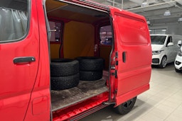 Punainen Toyota HIACE 1999 kuva 25.