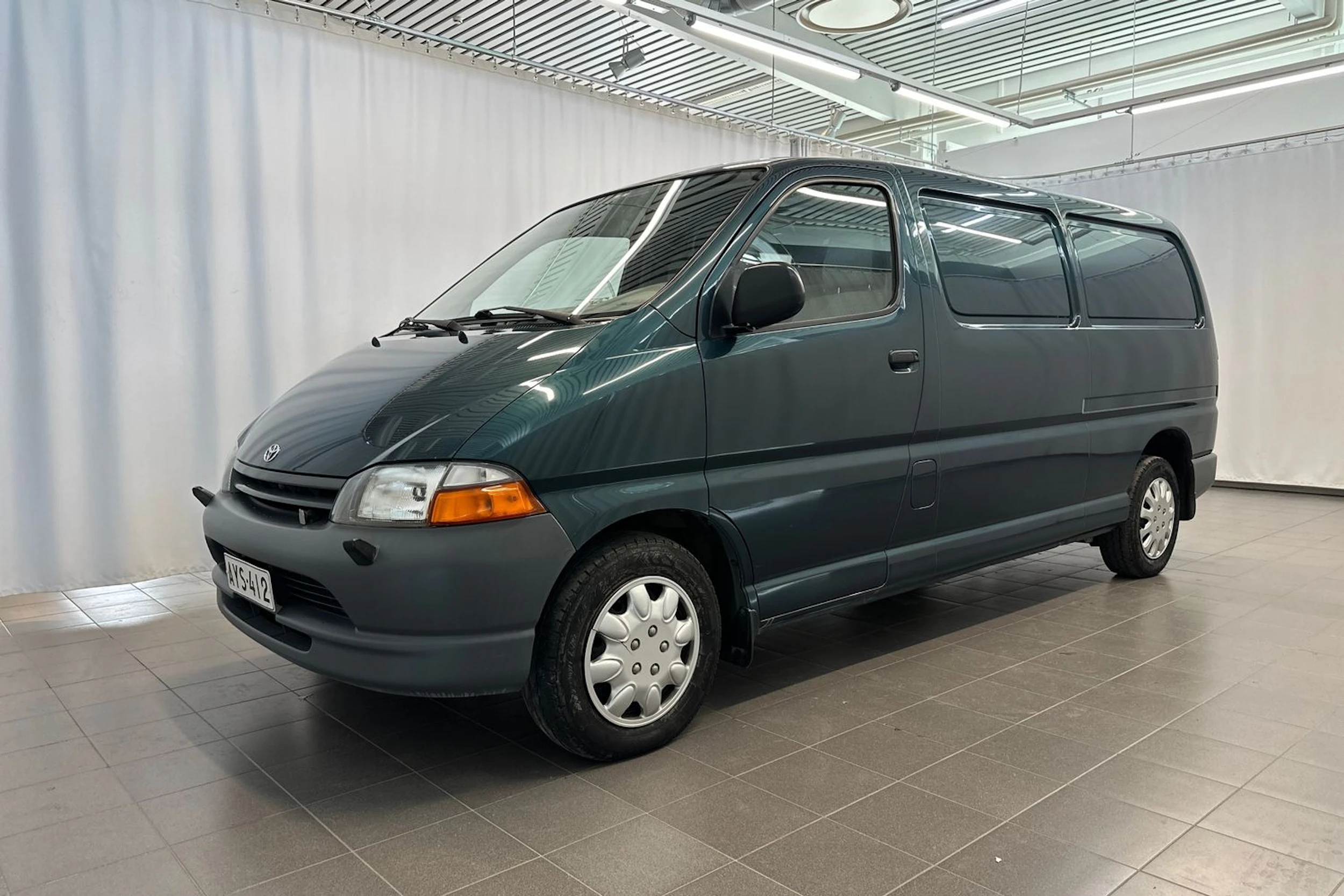 vihreä Toyota Hiace 2001 kuva 13.