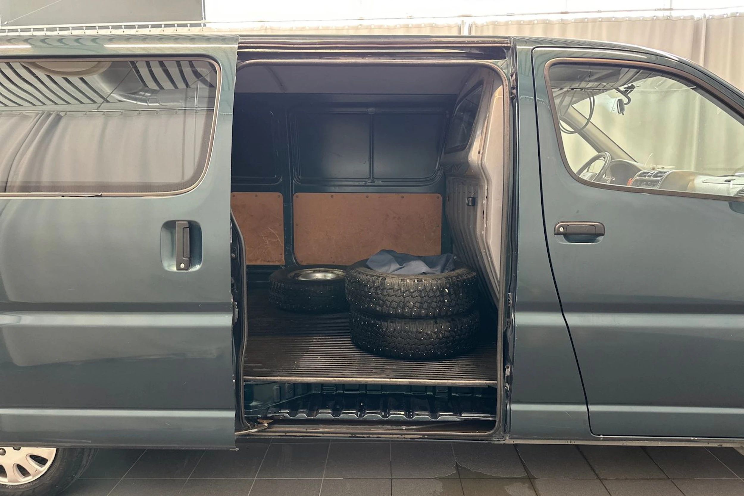 vihreä Toyota Hiace 2001 kuva 16.