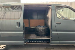 vihreä Toyota Hiace 2001 kuva 16.