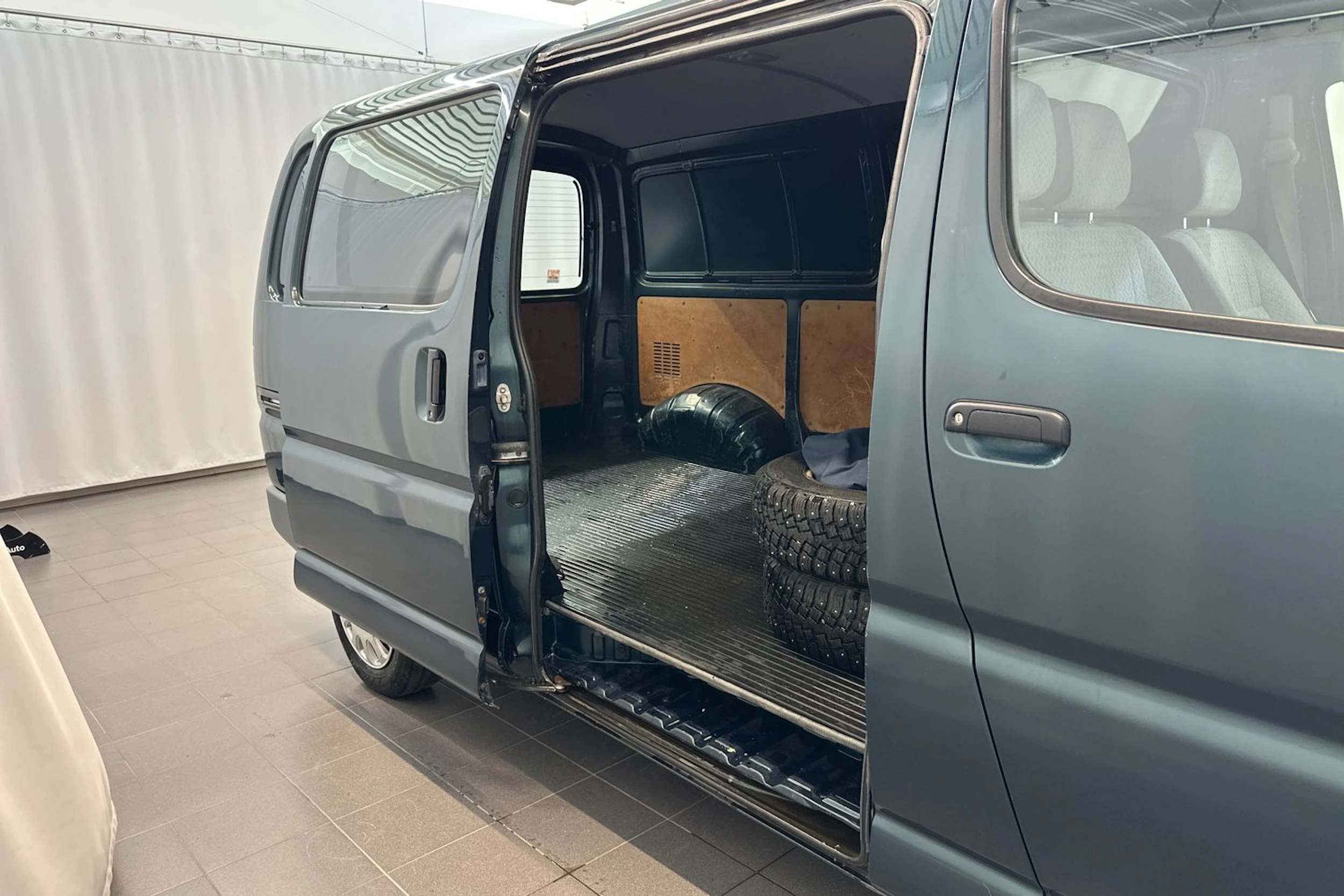 vihreä Toyota Hiace 2001 kuva 17.