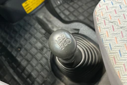 vihreä Toyota Hiace 2001 kuva 28.